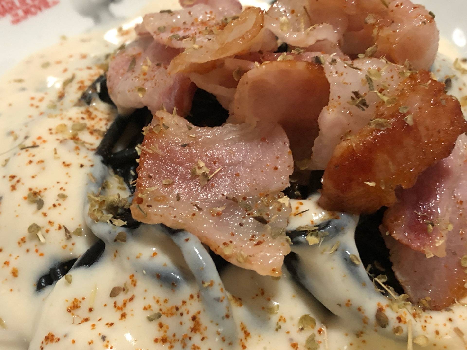 สปาเกตตี้เส้นดำคาโบนารา