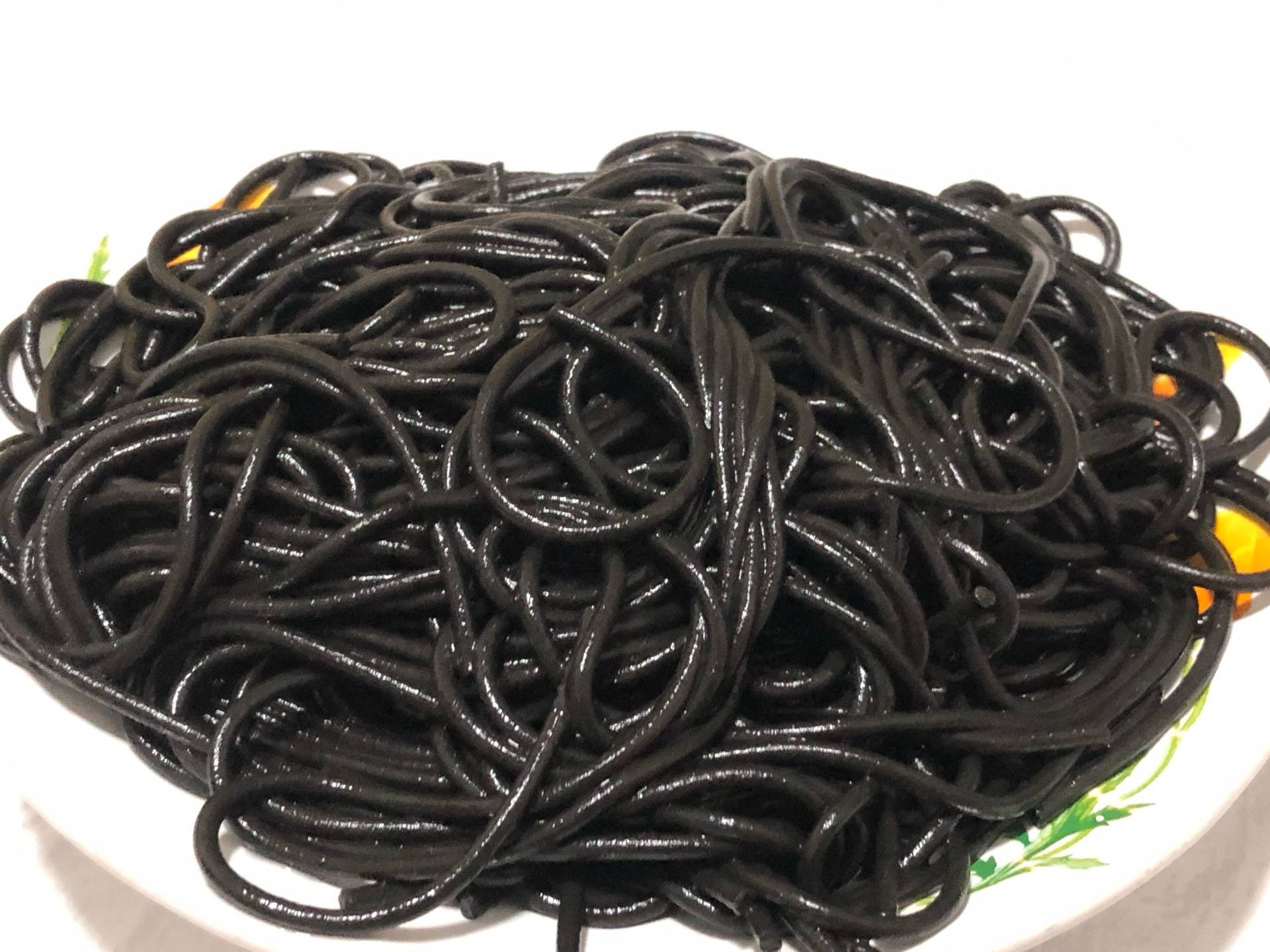 สปาเกตตี้เส้นดำคาโบนารา