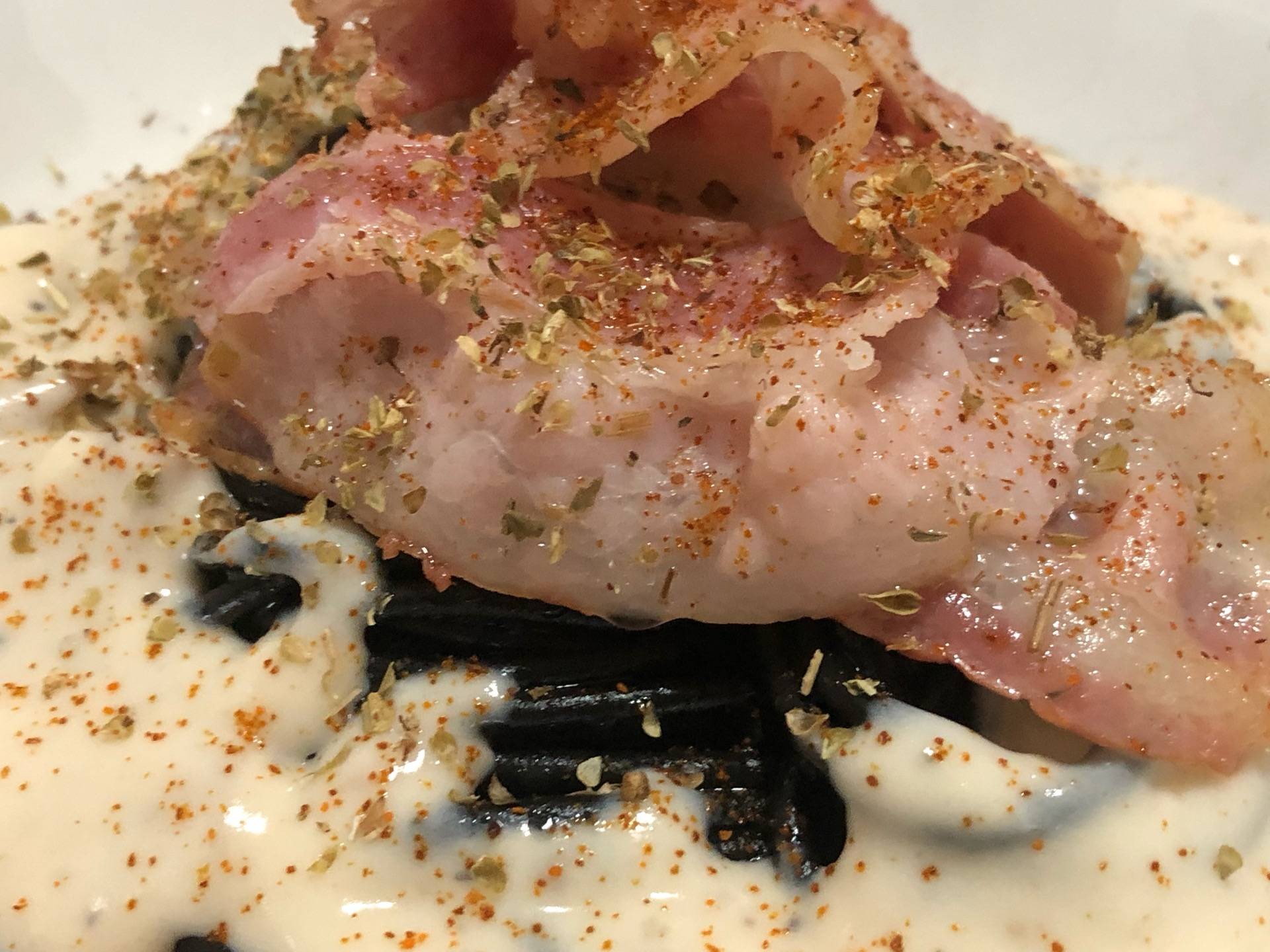 สปาเกตตี้เส้นดำคาโบนารา