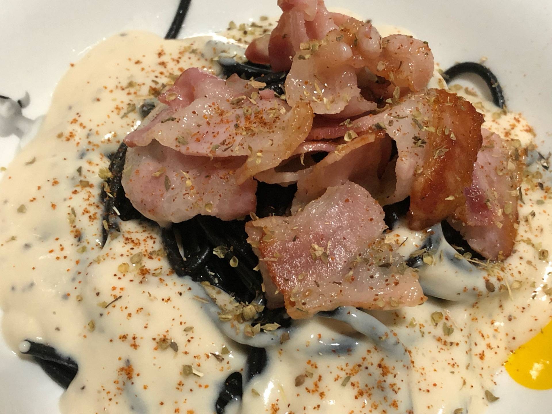 สปาเกตตี้เส้นดำคาโบนารา