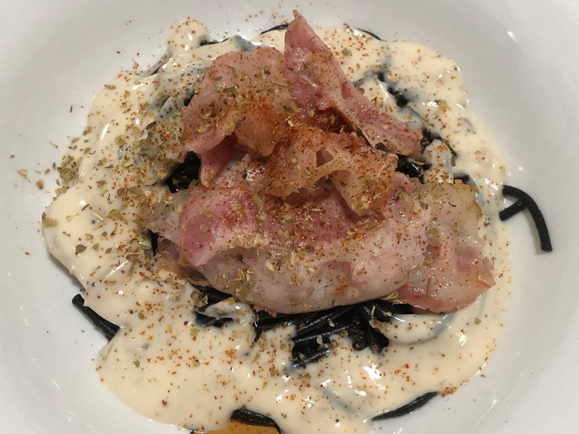 สปาเกตตี้เส้นดำคาโบนารา