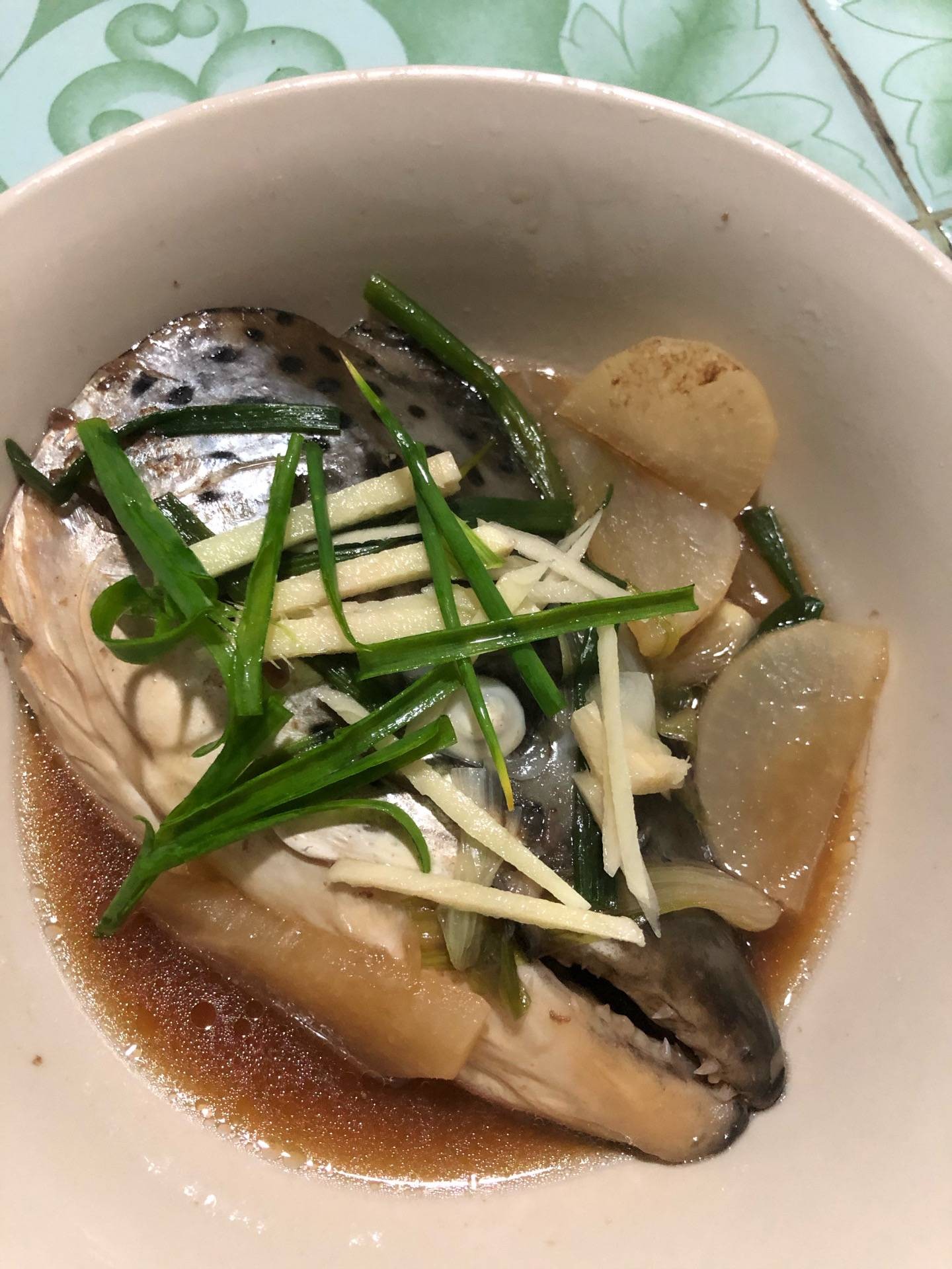 หัวปลาแซลม่อนต้มซีอิ๊ว