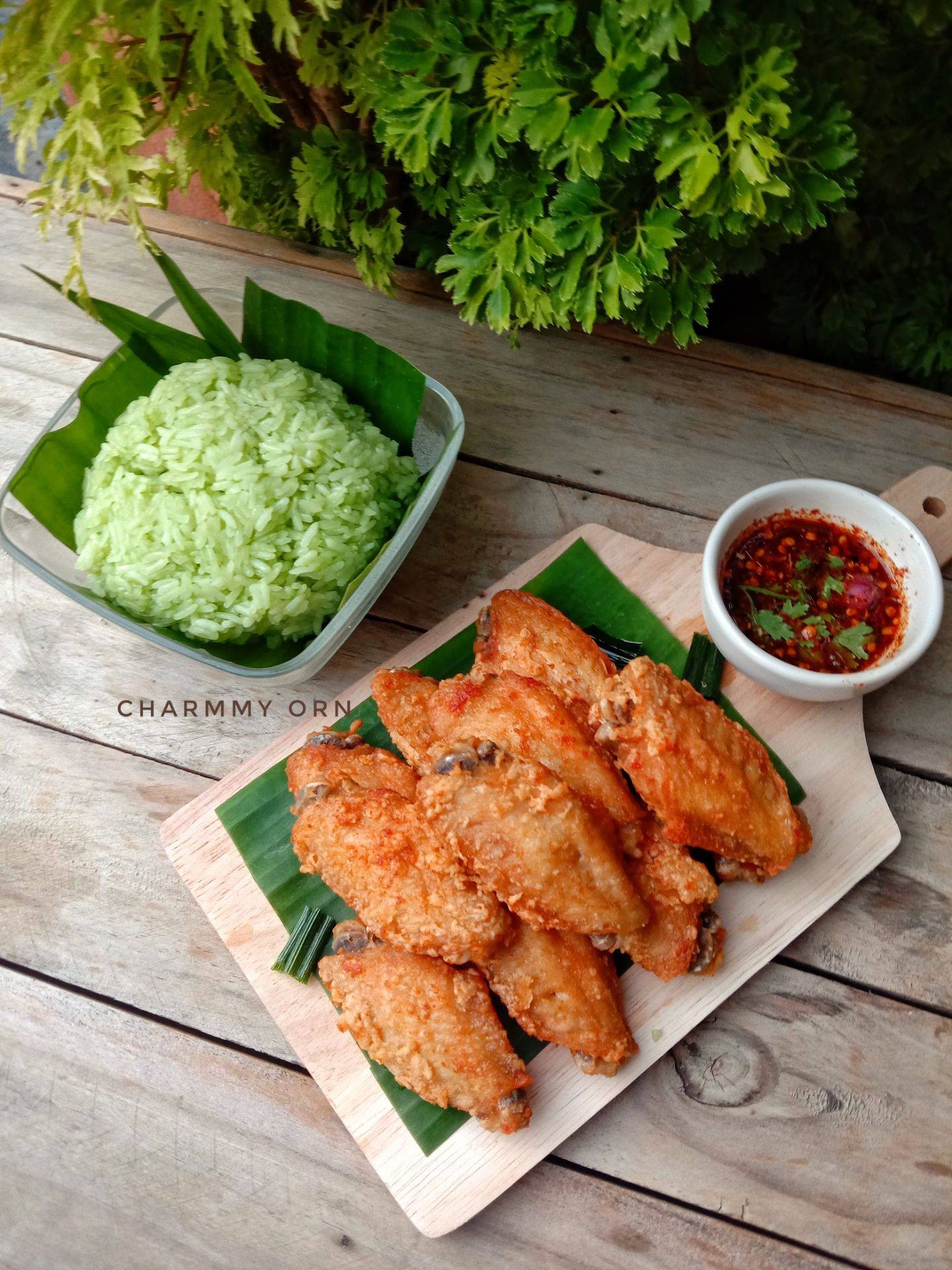 ปีกไก่ทอด+ข้าวเหนียวใบเตย
