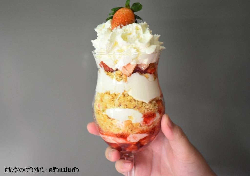 สตรอเบอร์รี่ ครีมชีส พาร์เฟ่ (Strawberry CreamCheese Parfait)
