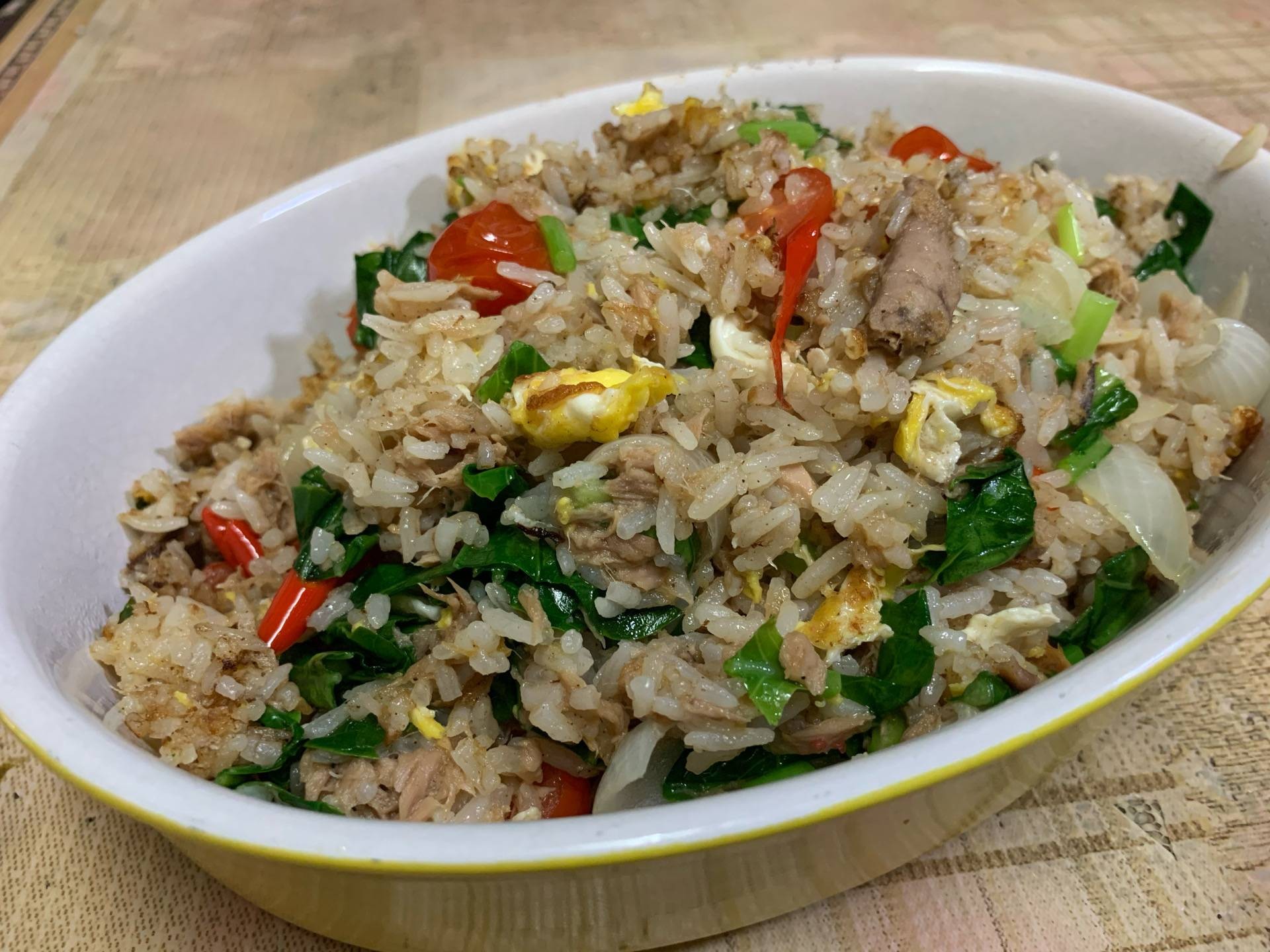 ข้าวผัดปลาทูน่า