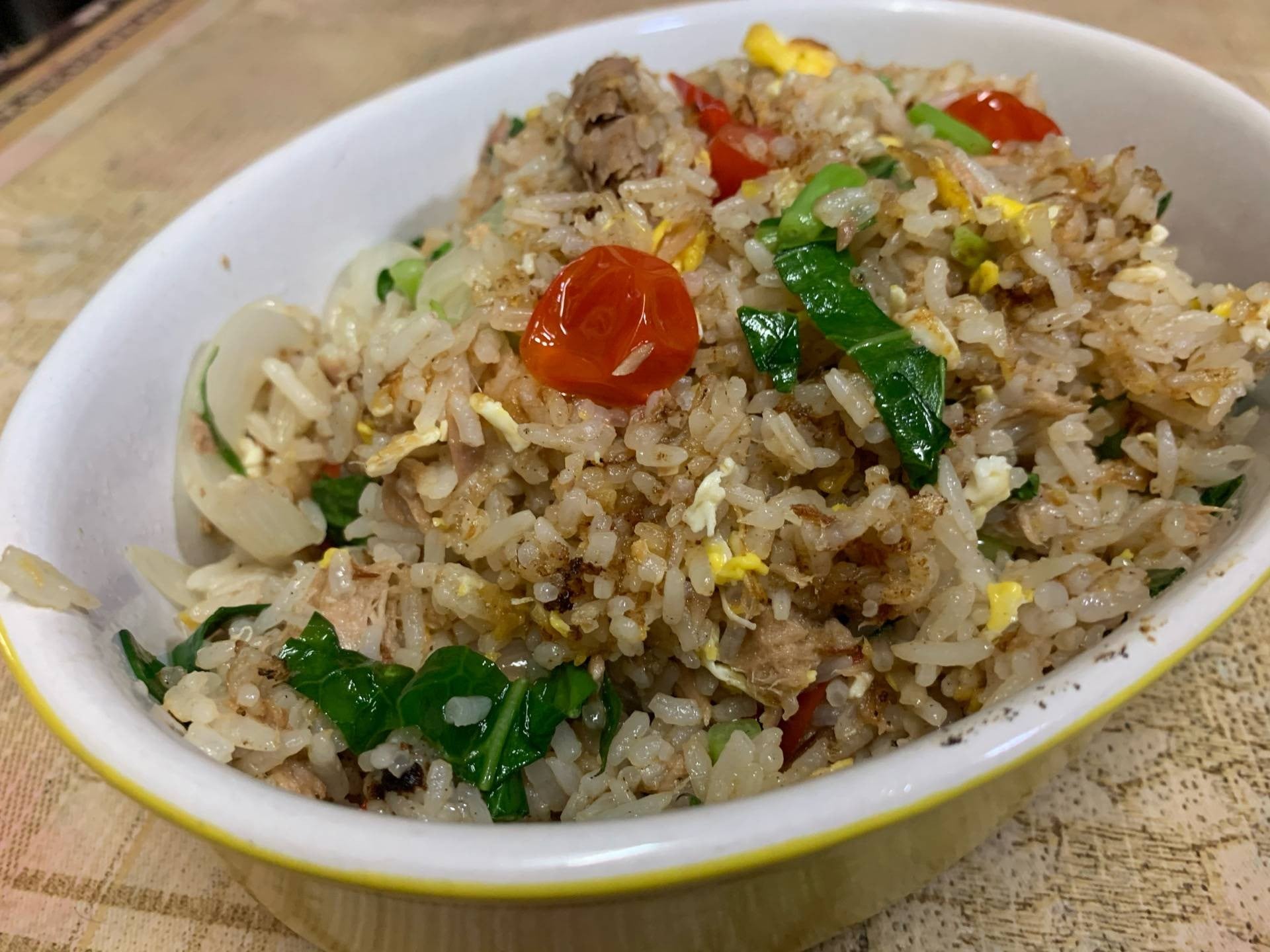 ข้าวผัดปลาทูน่า