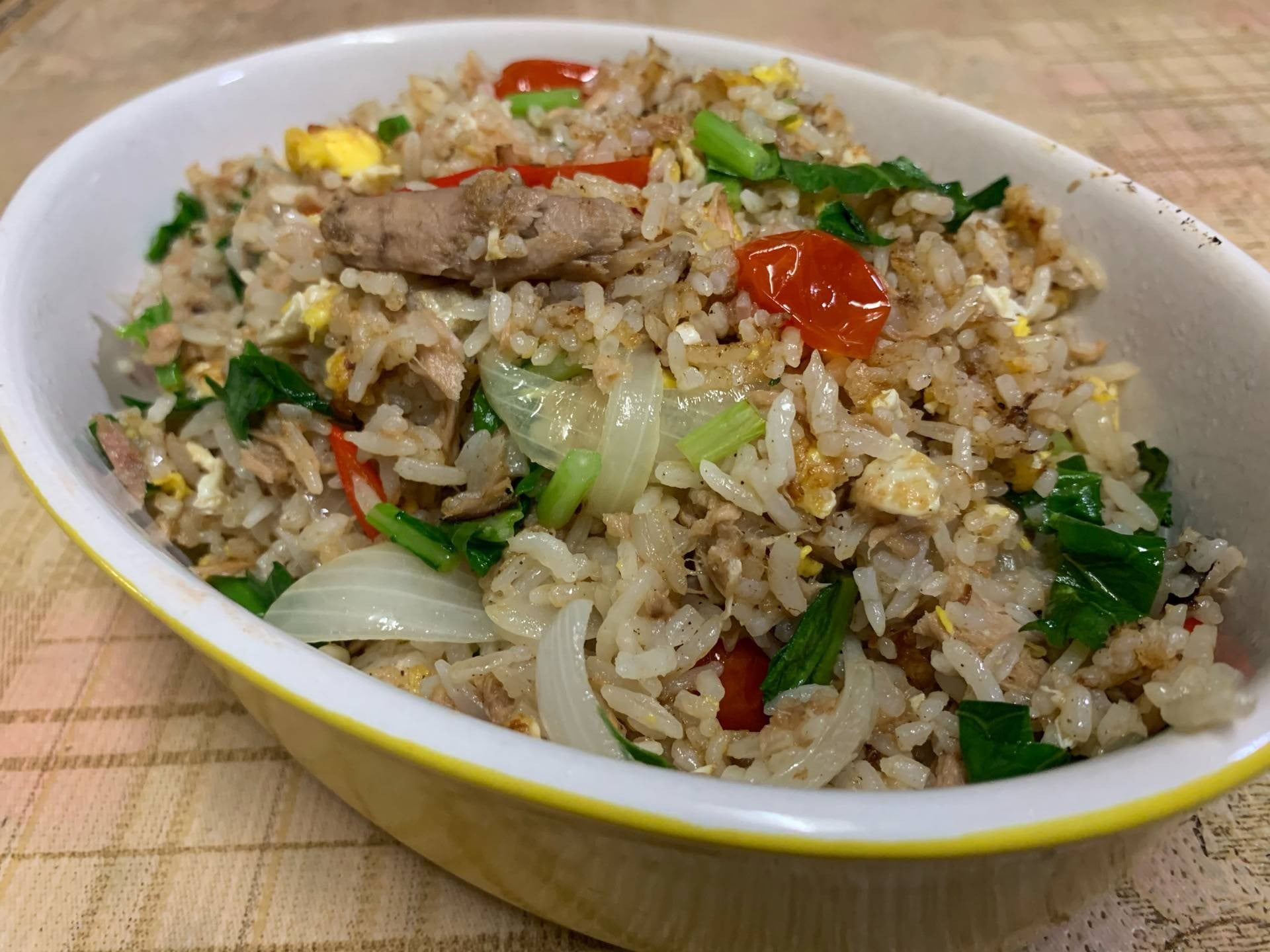 ข้าวผัดปลาทูน่า