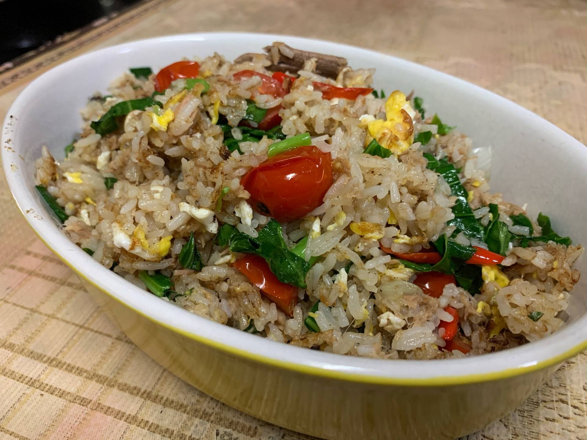 ข้าวผัดปลาทูน่า