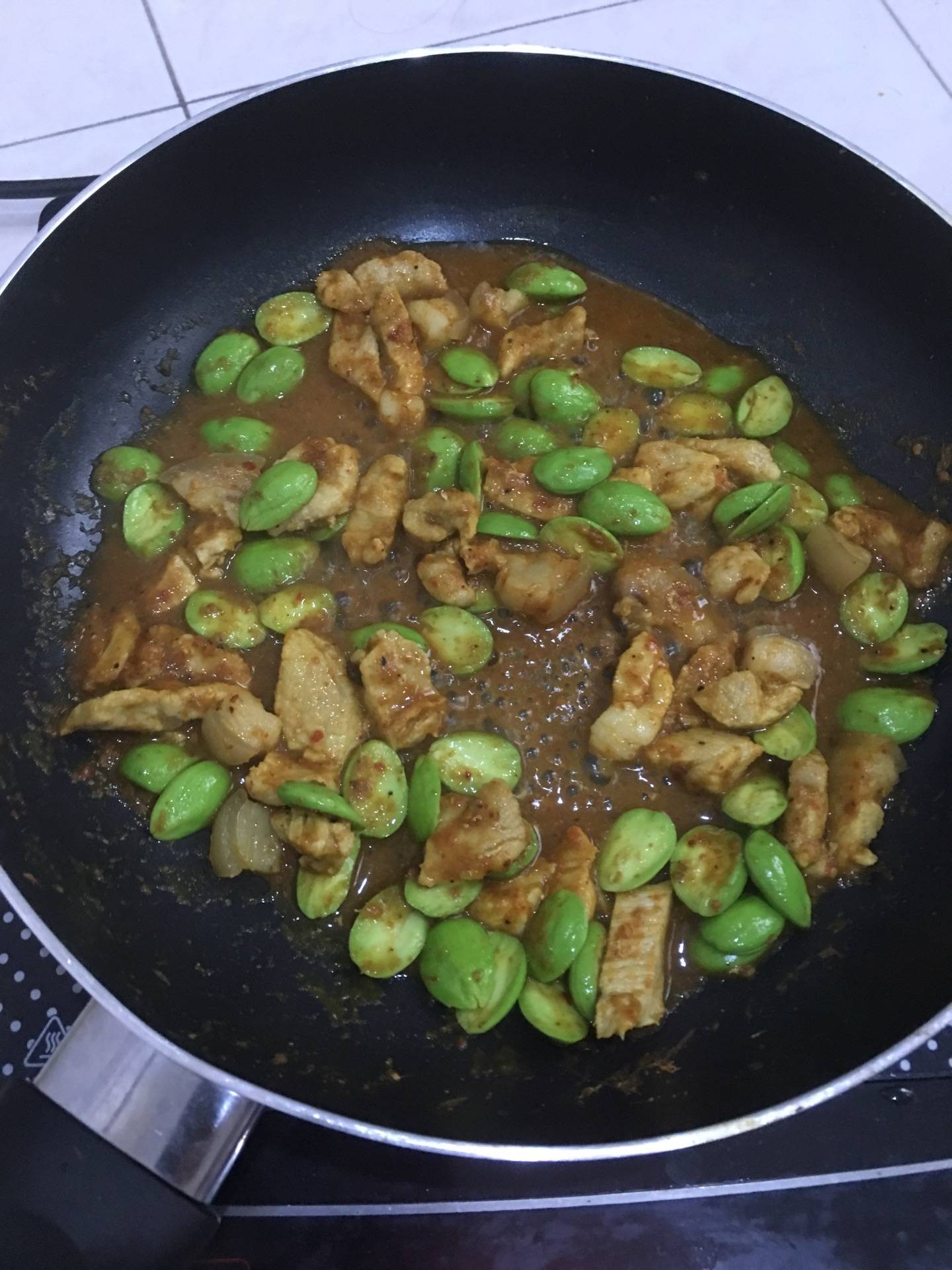 ผัดเผ็ดหมูสะตอ
