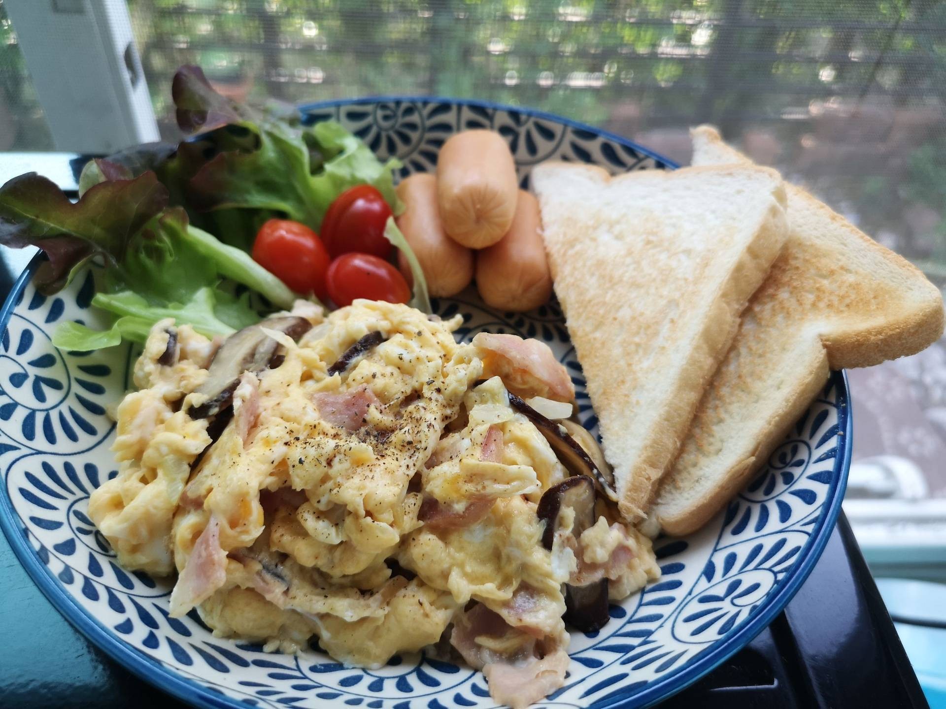 ไข่คนเบค่อนเห็ดหอม