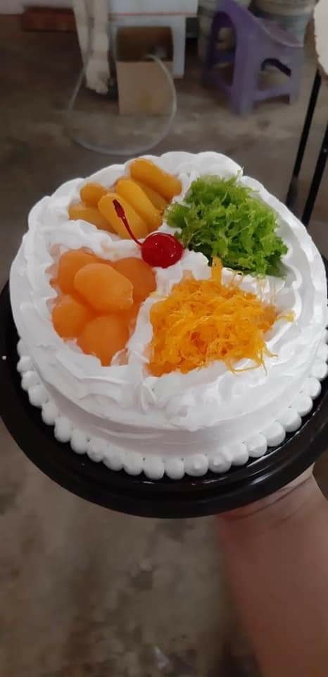 แซลม่อนซาซิมิ-สาหร่ายพวงองุ่น-ไข่หมึกทอด-เค้กฝอยทอง