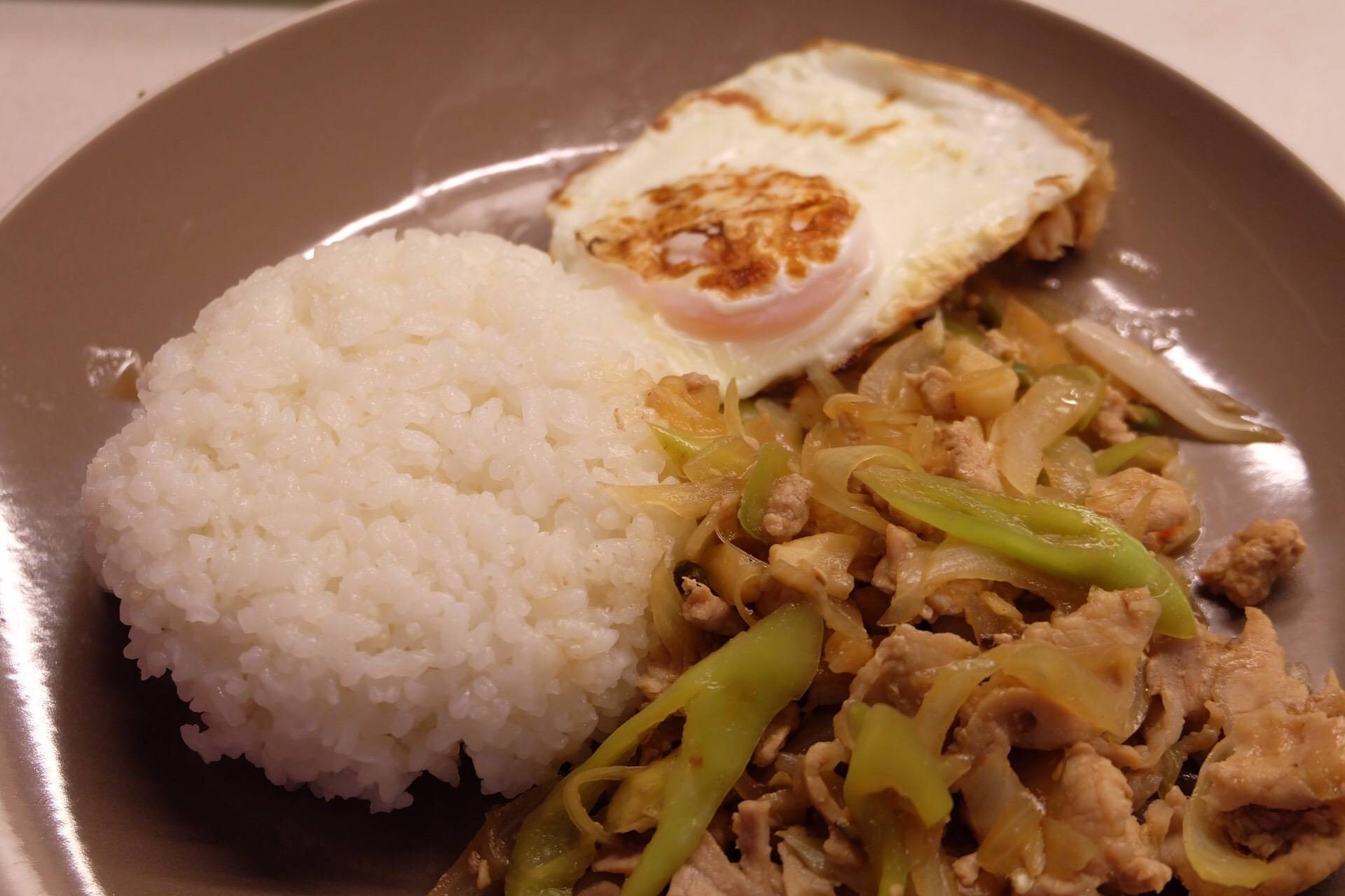 ไก่ใส่หมวก..พริกหยวกใส่ไข่