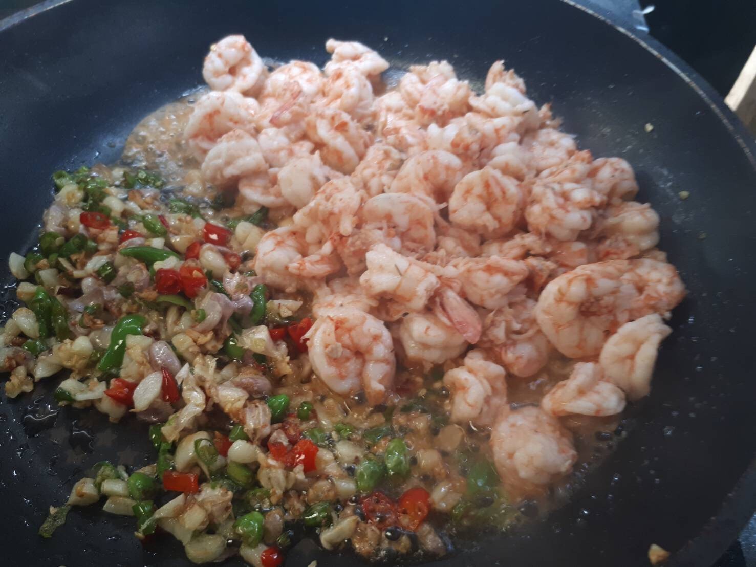 กุ้งผัดพริกขี้หนูสวน