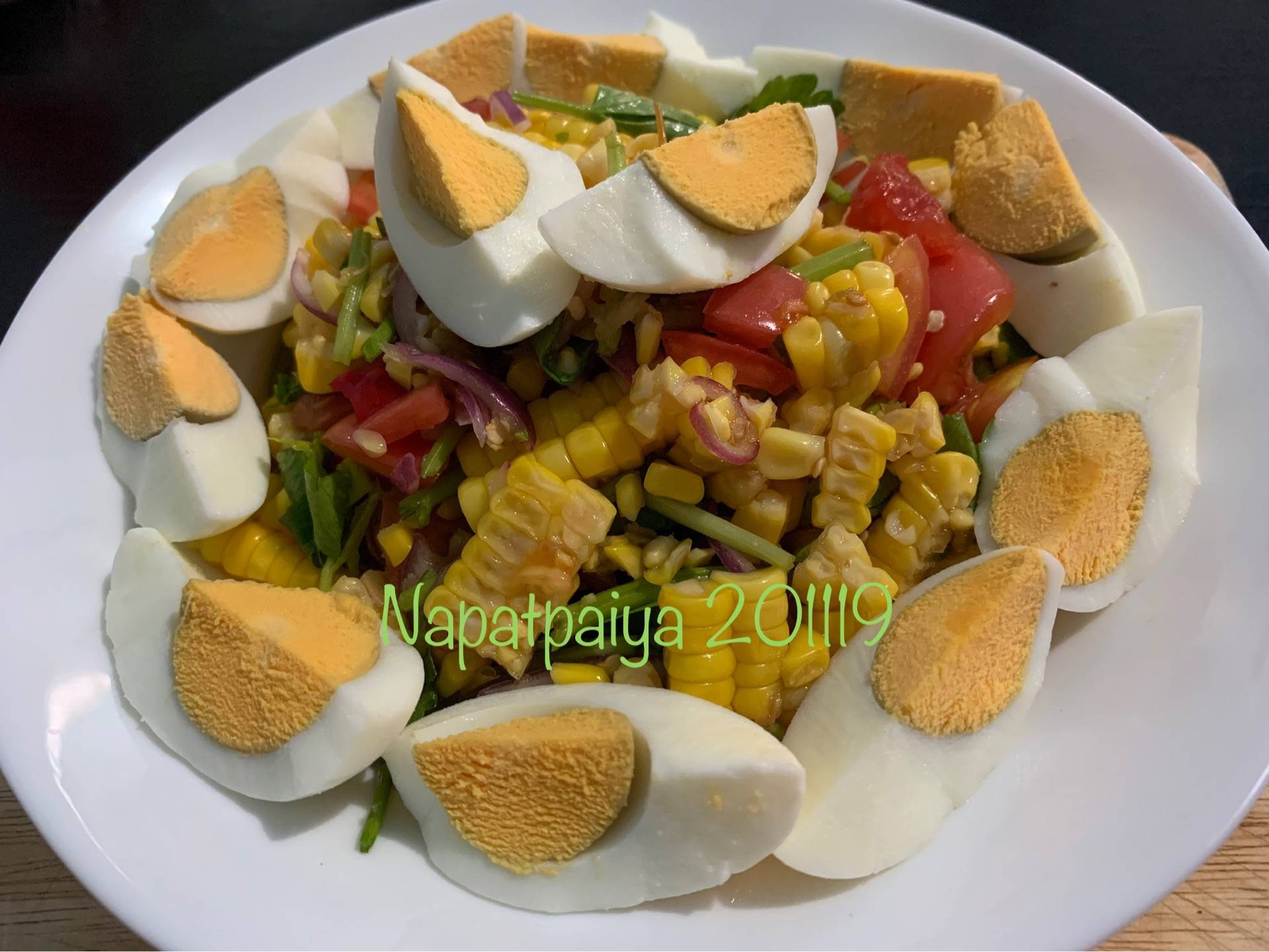 ยำข้าวโพดไข่ต้ม