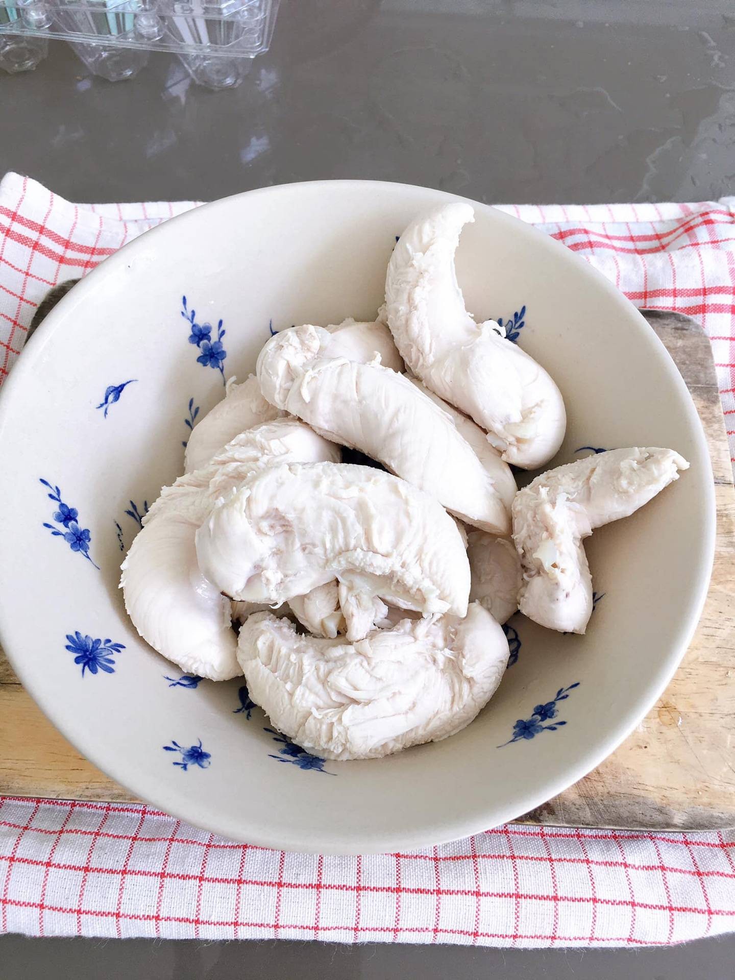 ขนมจีนน้ำยาอกไก่+ปลาทูน่า