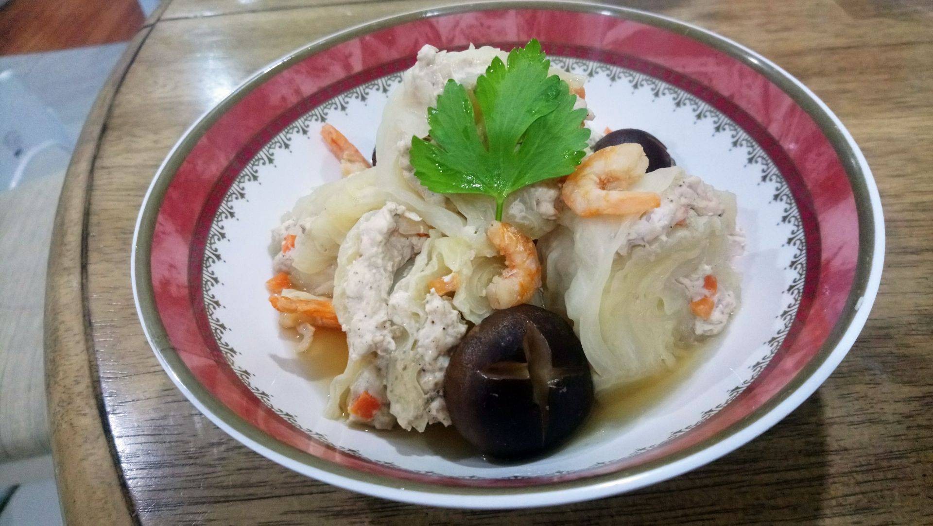 กะหล่ำปลียัดไส้อกไก่สับตุ๋นเห็ดหอม