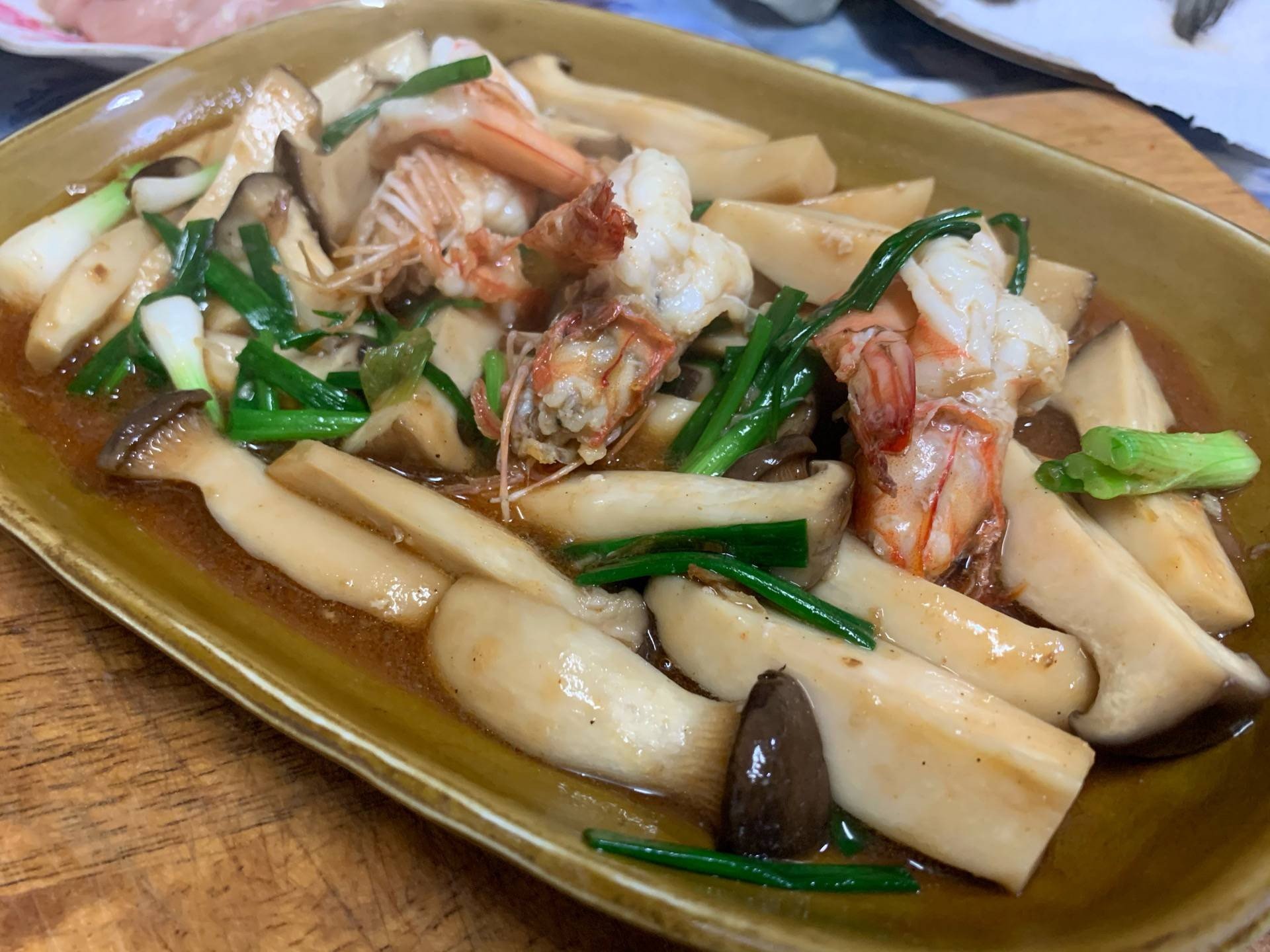 เห็ดออรินจิผัดกุ้ง