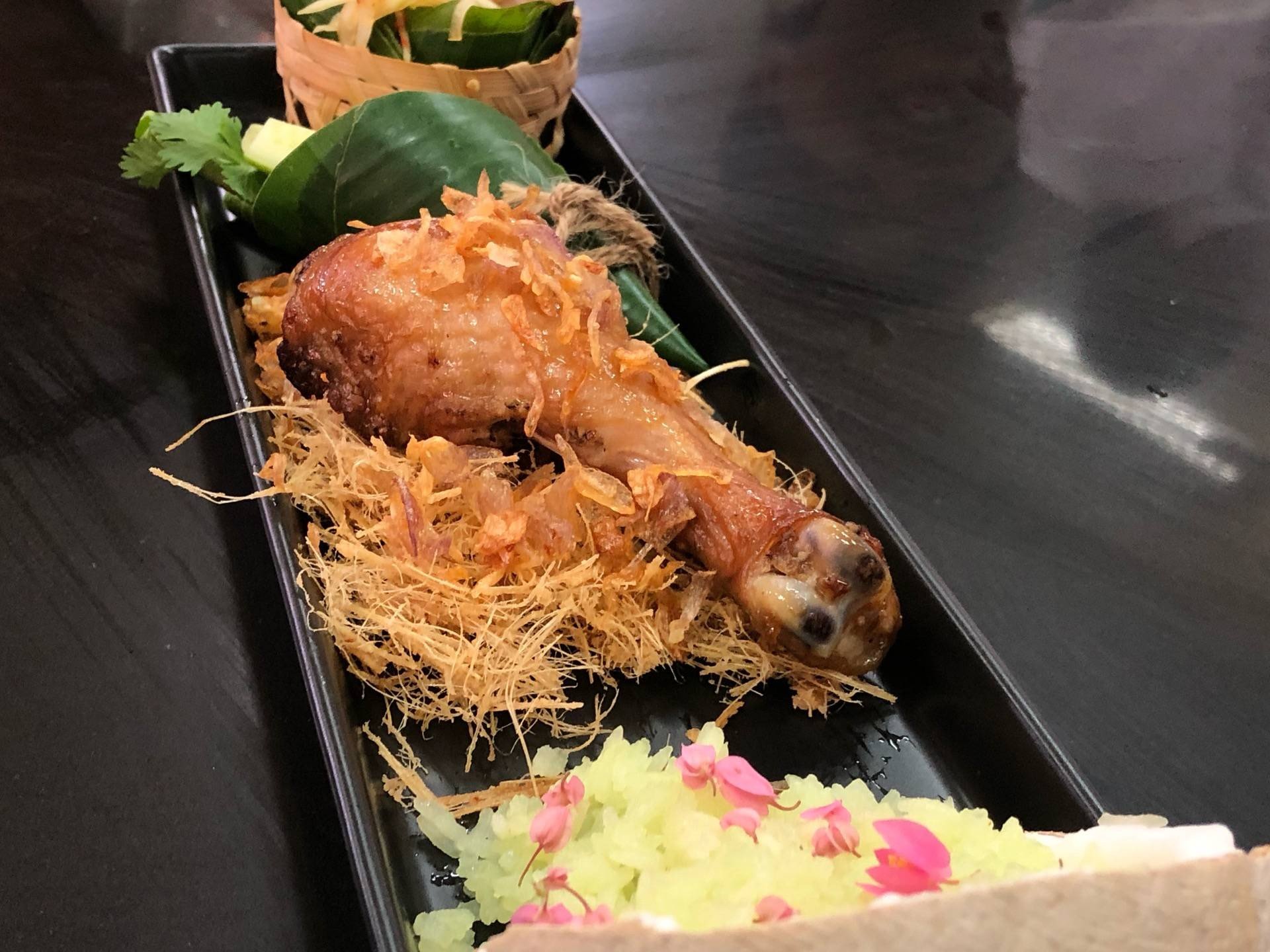 ส้มตำไทยไก่ย่าง