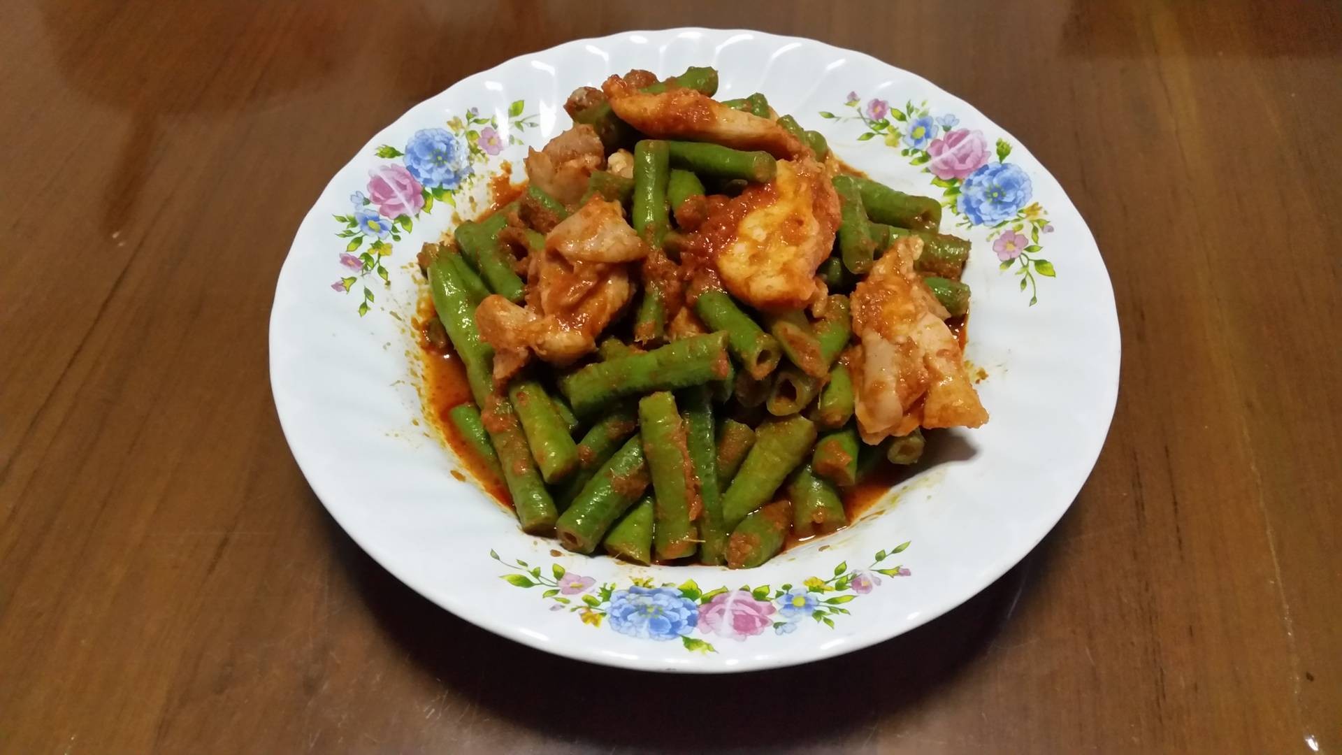 ผัดพริกแกงถั่วฝักยาว