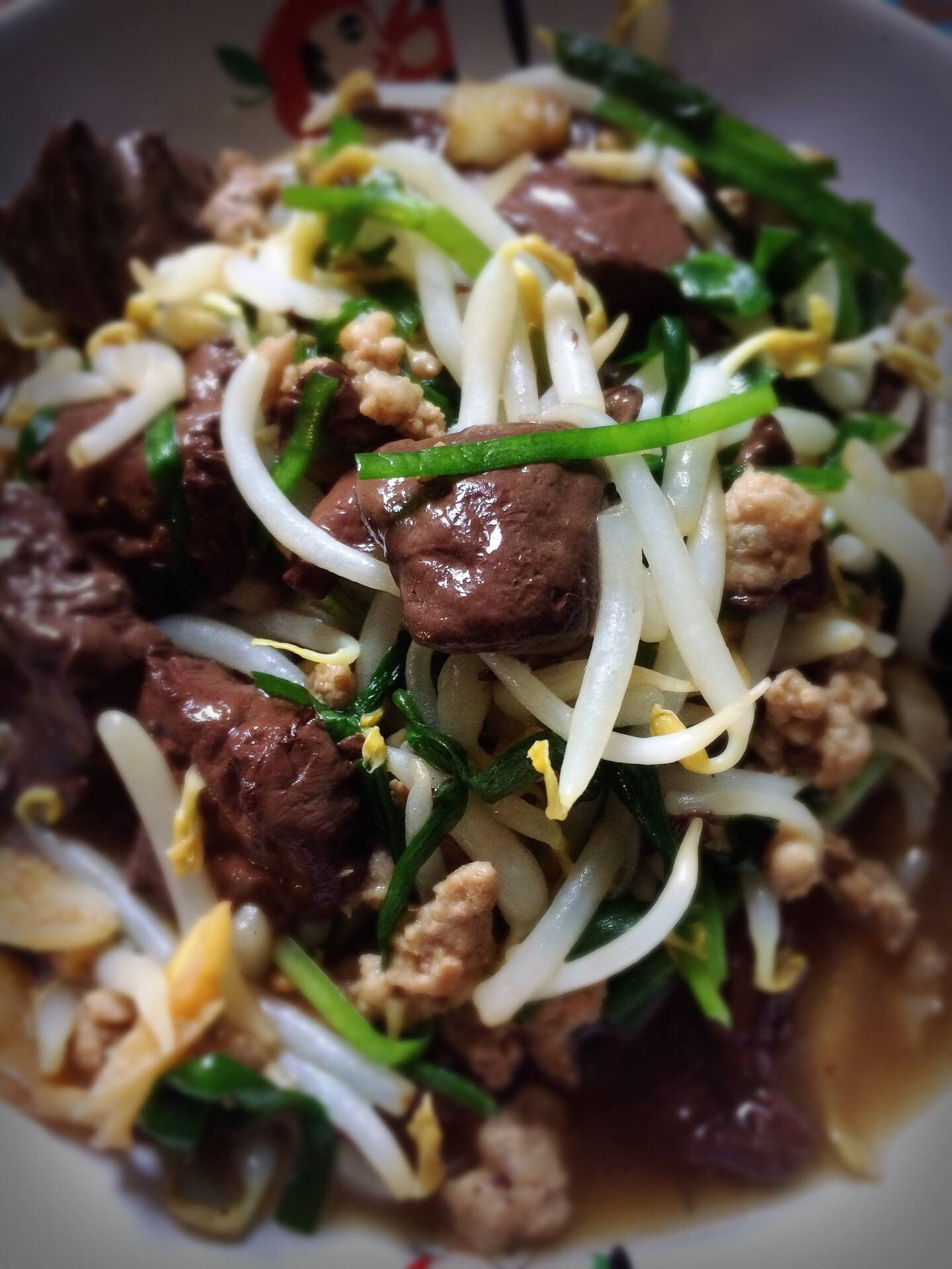 ถั่วงอกผัดเลือดหมู