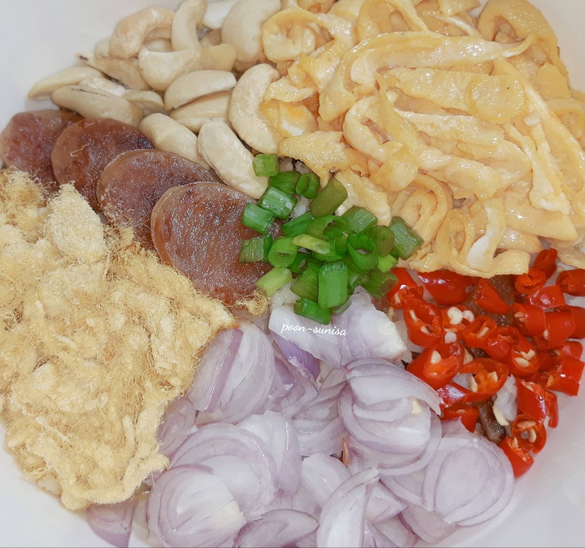 ข้าวผัดกุนเชียงทรงเครื่อง