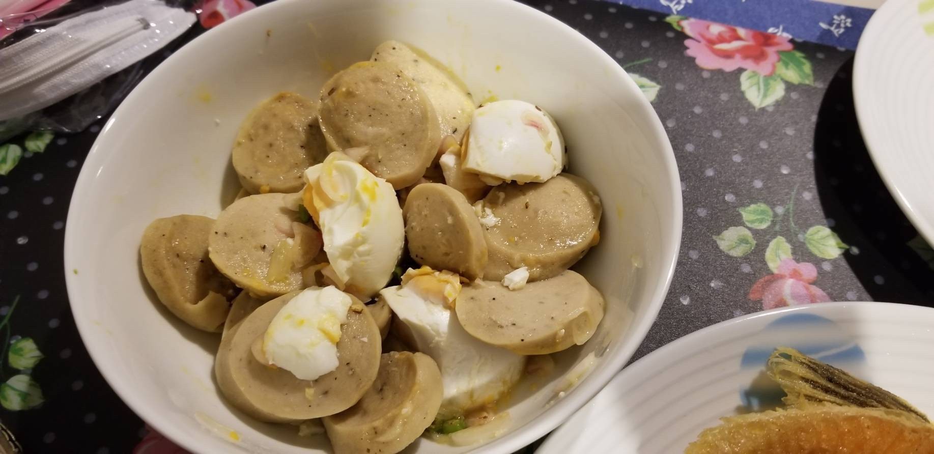 ยำหมูยอไข่ต้ม