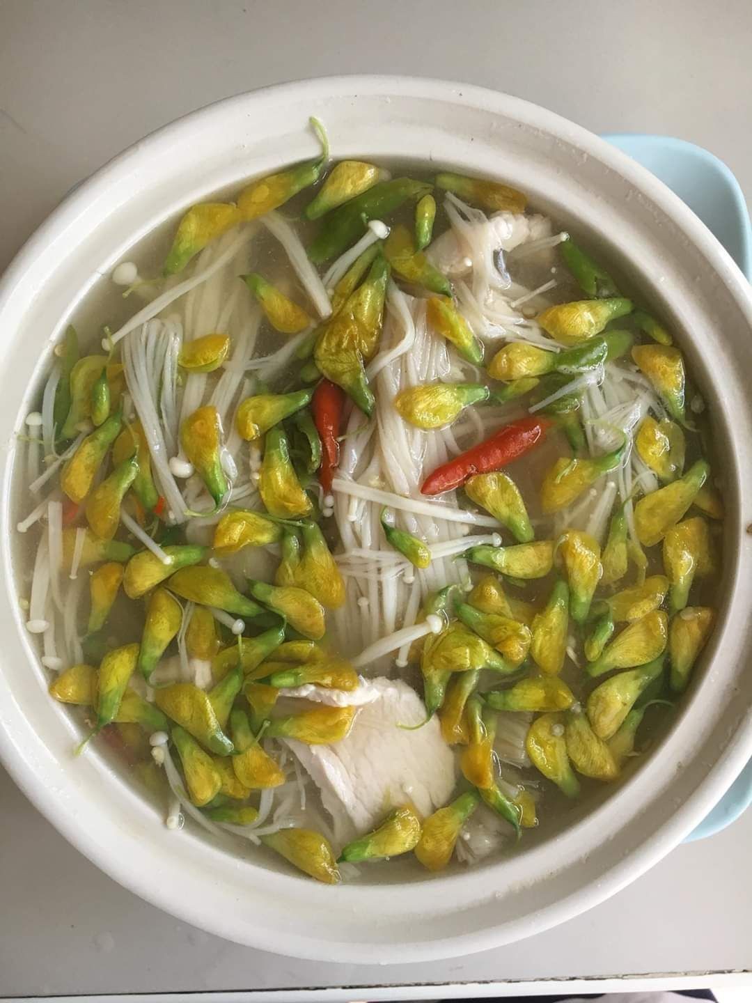 ต้มยำเห็ดดอกขจรพริกสด