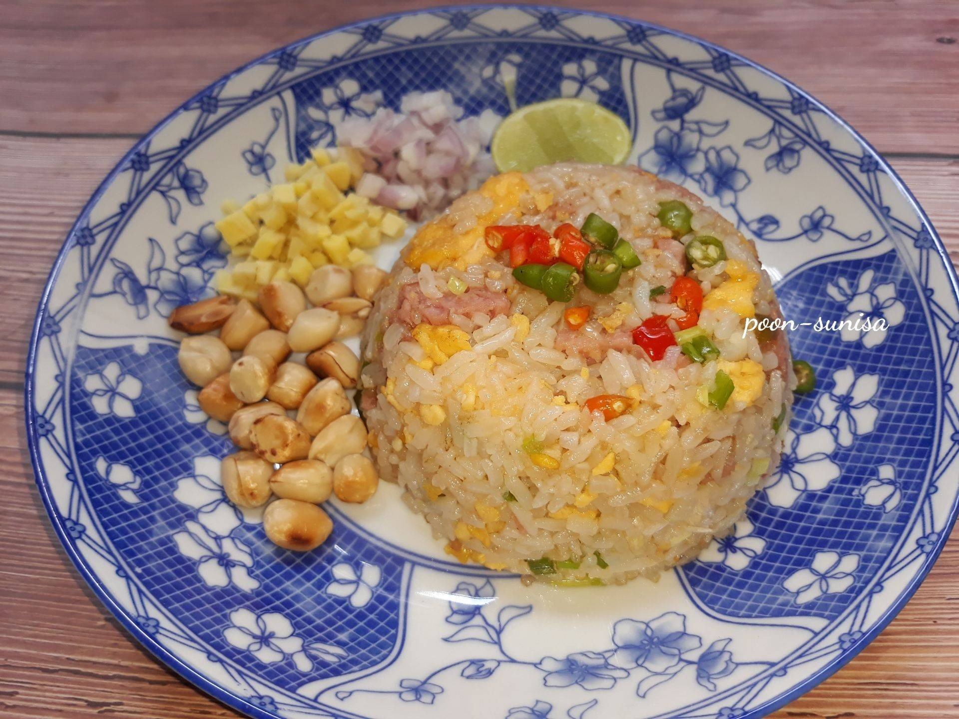 ข้าวผัดแหนม