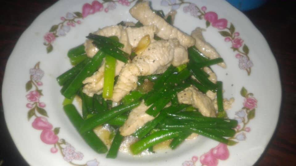 ดอกหอมผัดหมู