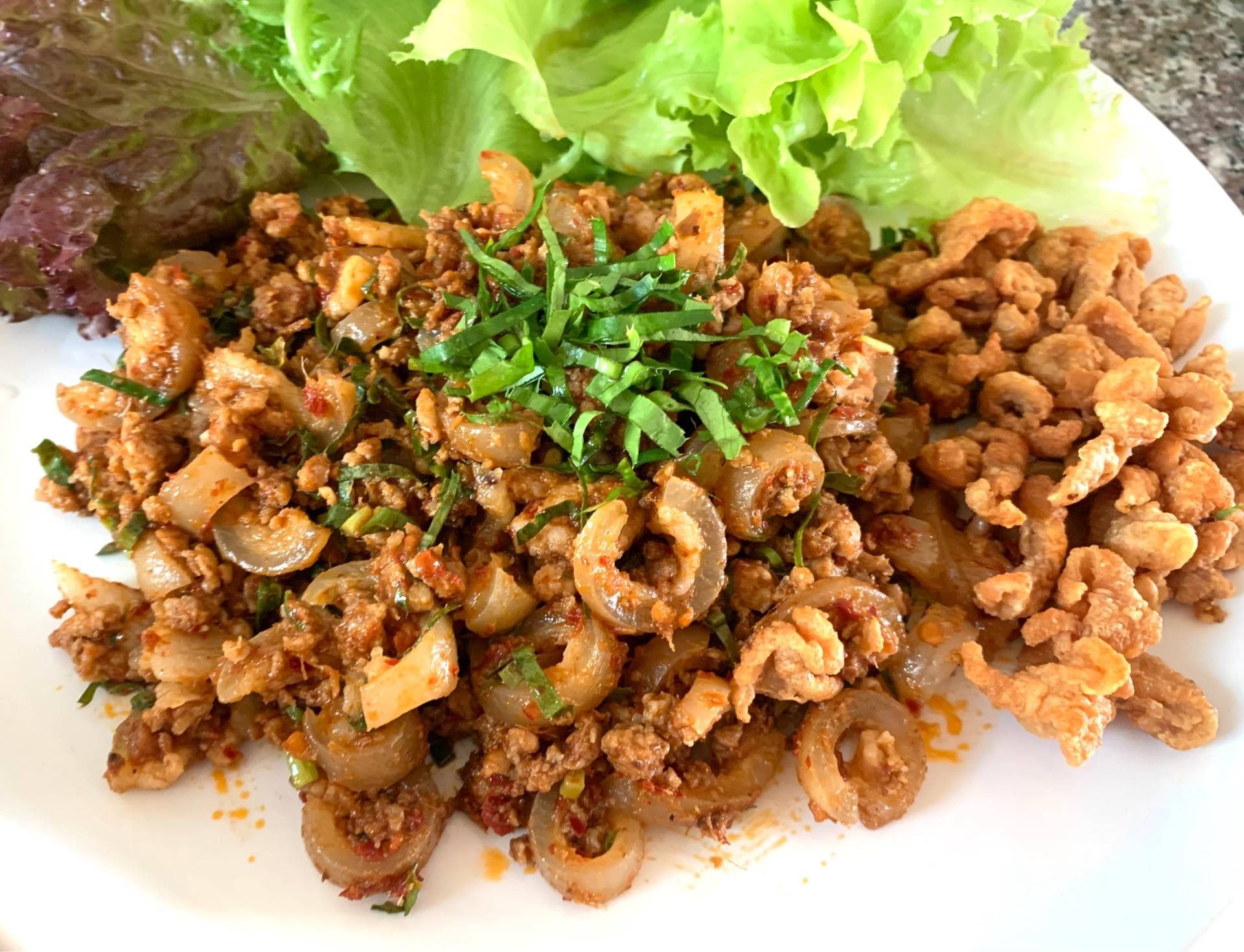 ลาบหนังหมู แบบผัด