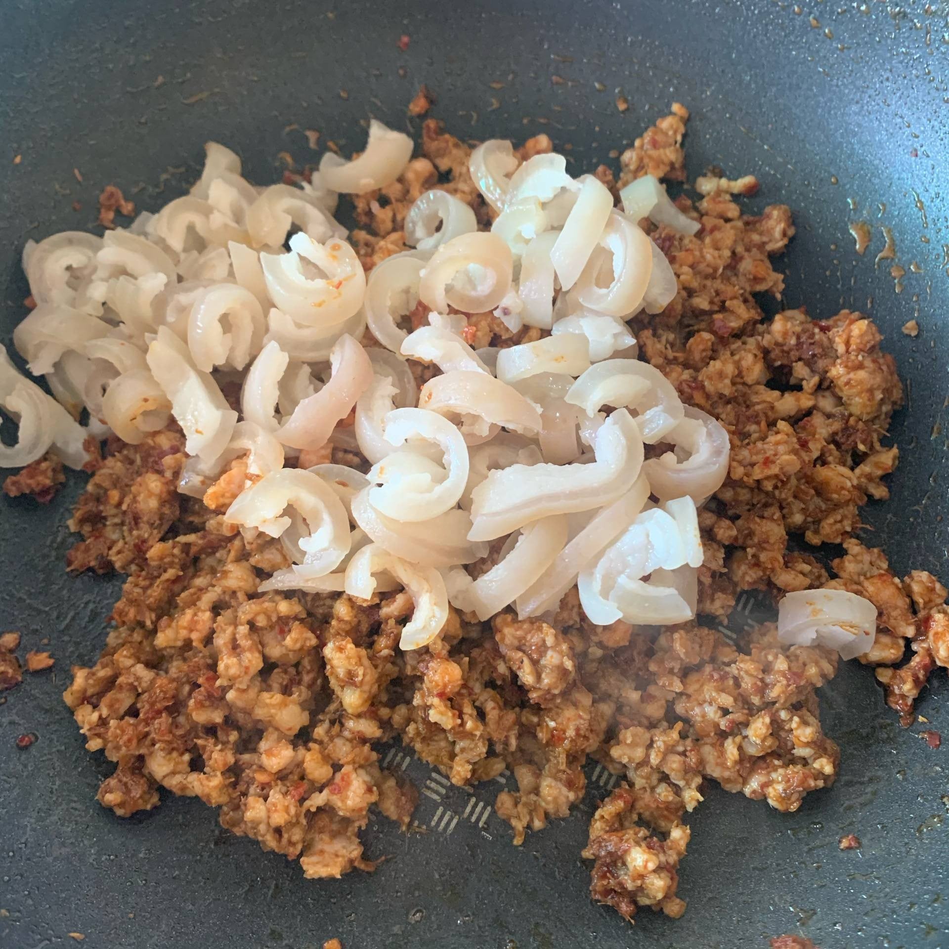 ลาบหนังหมู แบบผัด