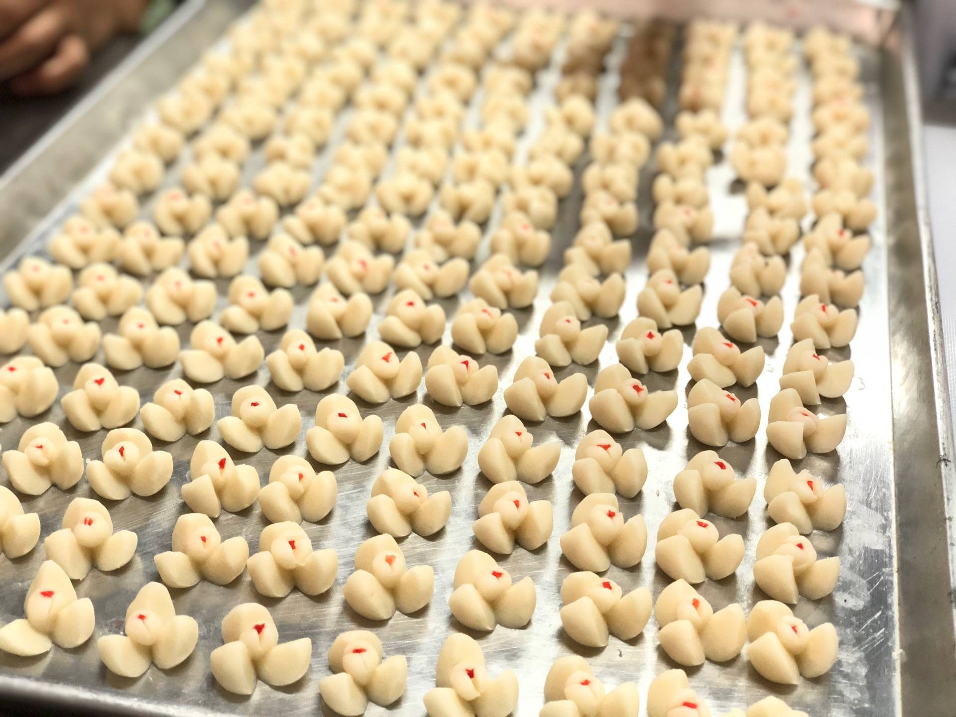 ขนมกลีบลำดวน