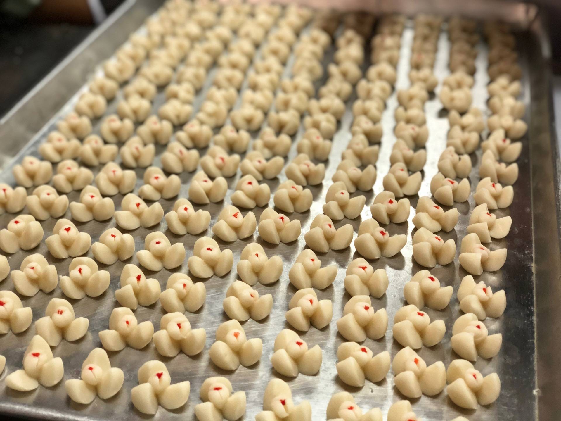 ขนมกลีบลำดวน