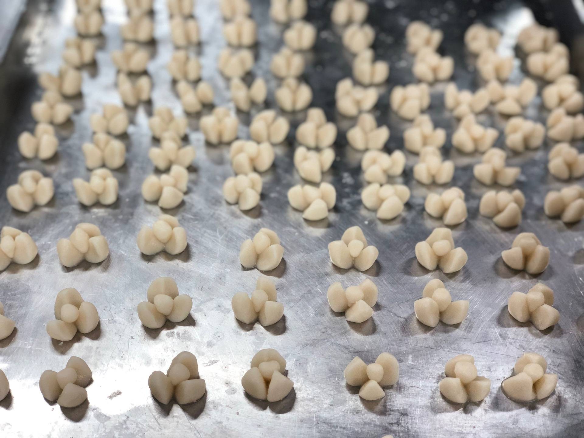 ขนมกลีบลำดวน