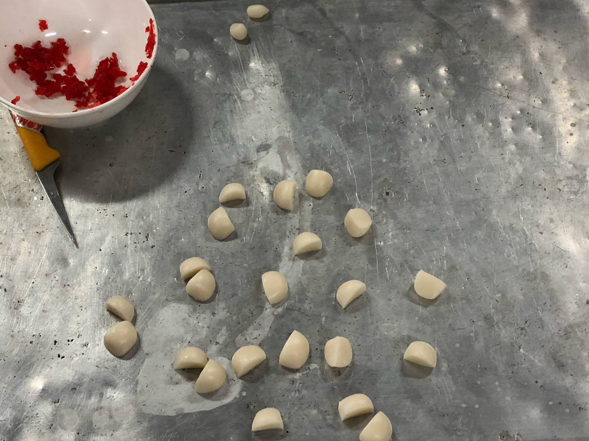 ขนมกลีบลำดวน