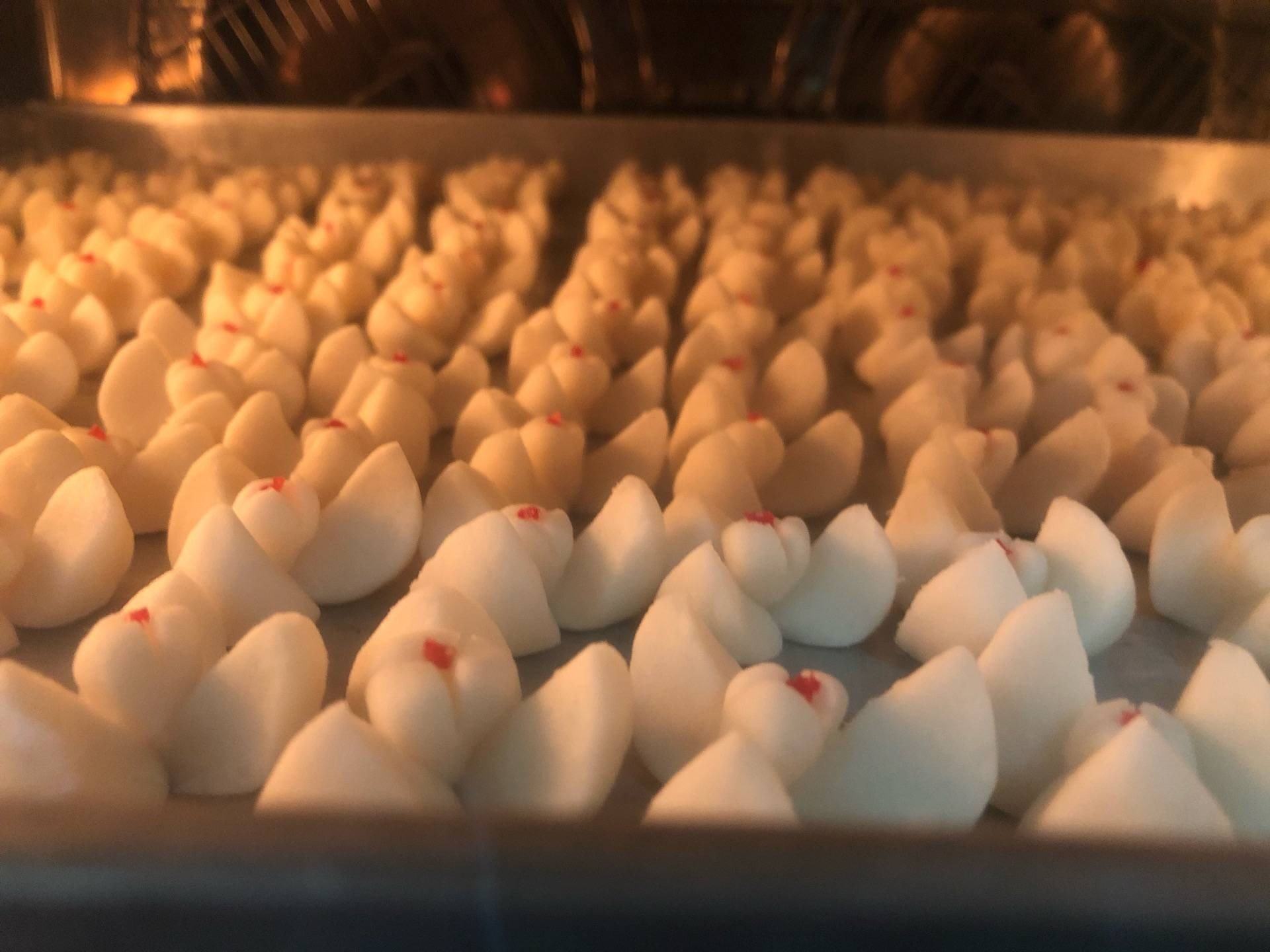 ขนมกลีบลำดวน