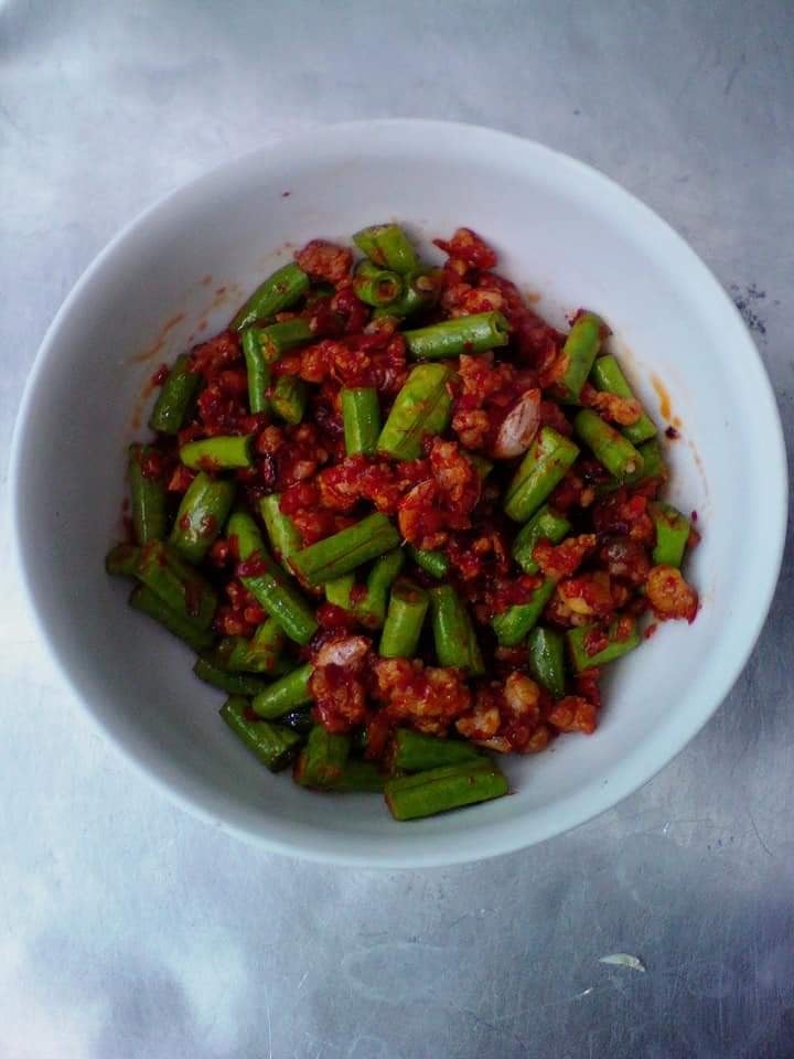 หมูสับผัดพริกแกงใส่ถั่วฝักยาว