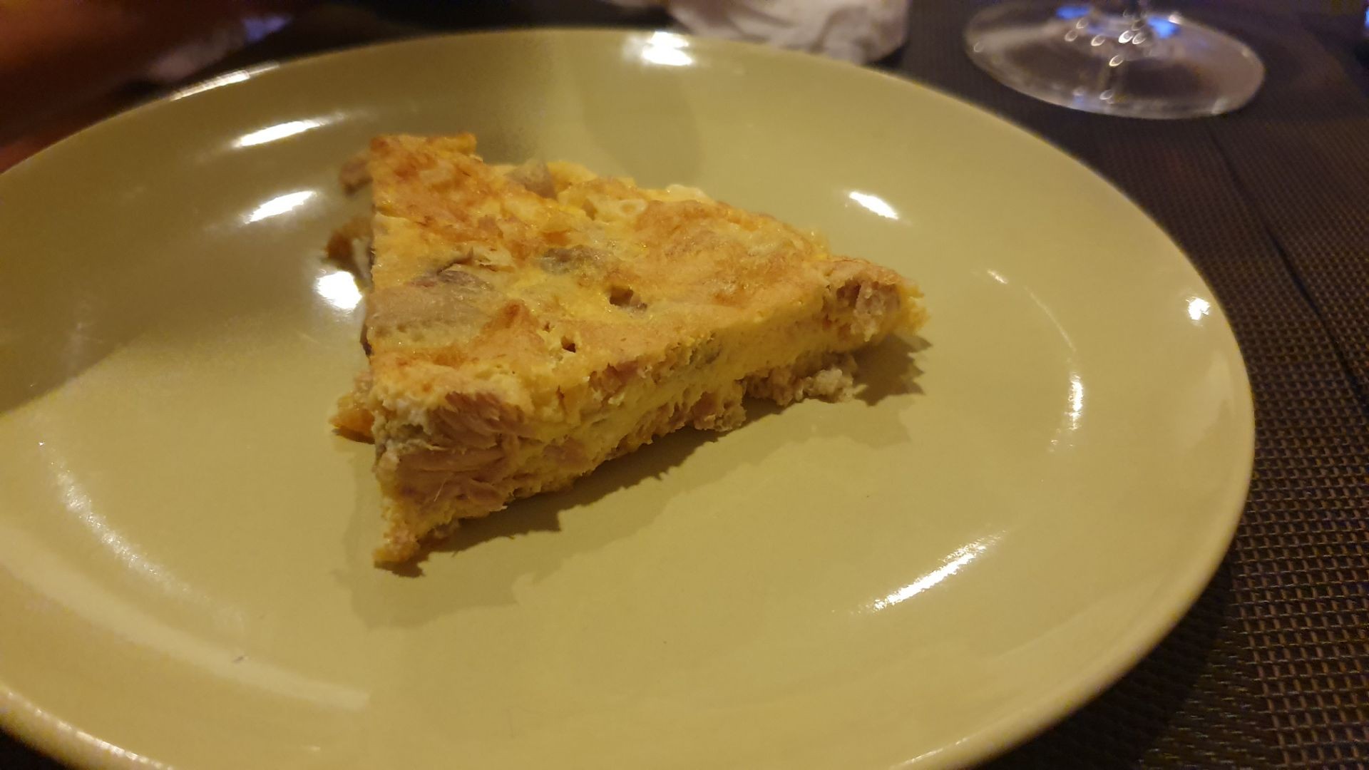 ไข่เจียวสเปน Tortilla with tuna and mushroom