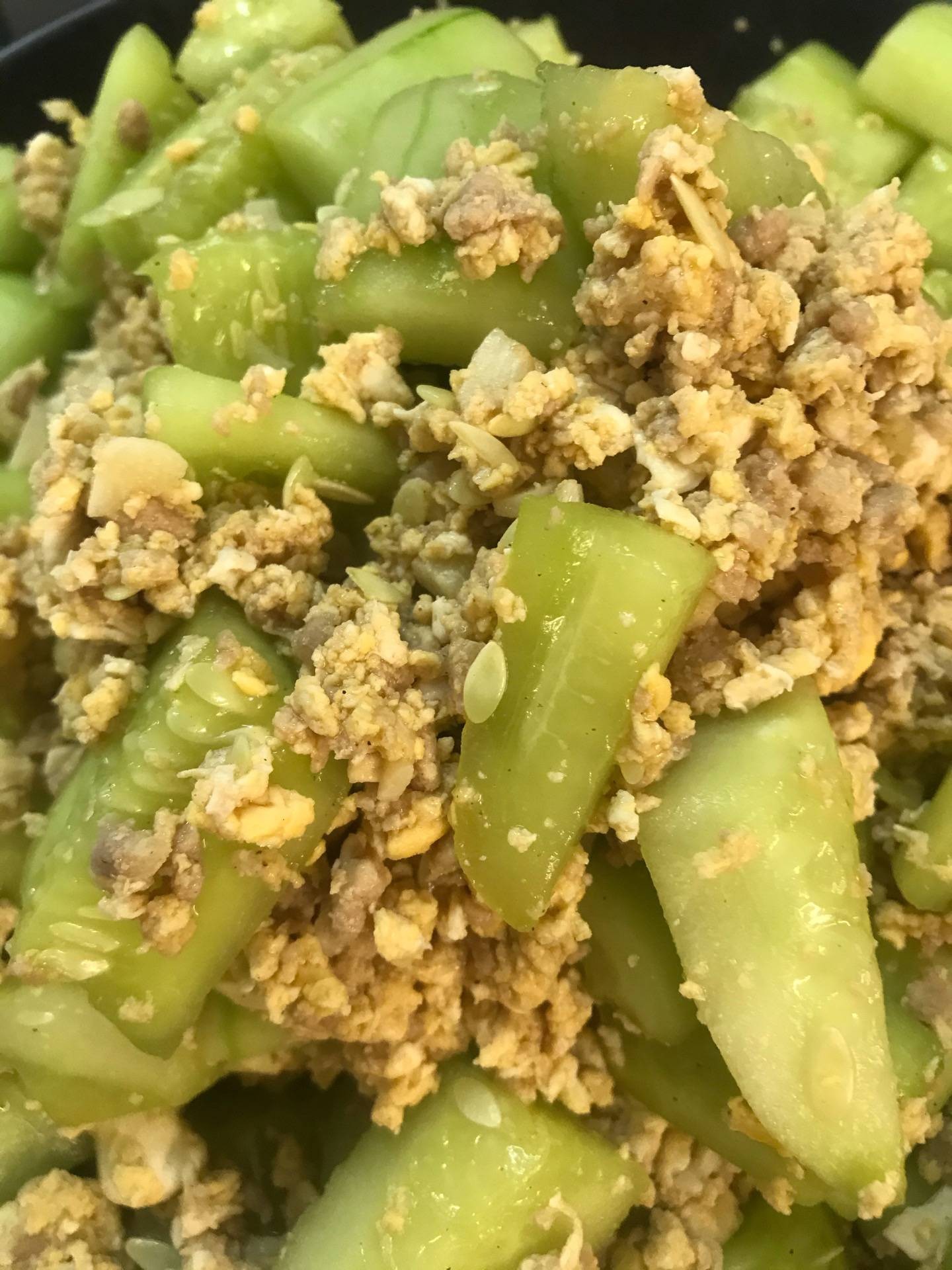 แตงร้านผัดไข่ใส่หมูสับ