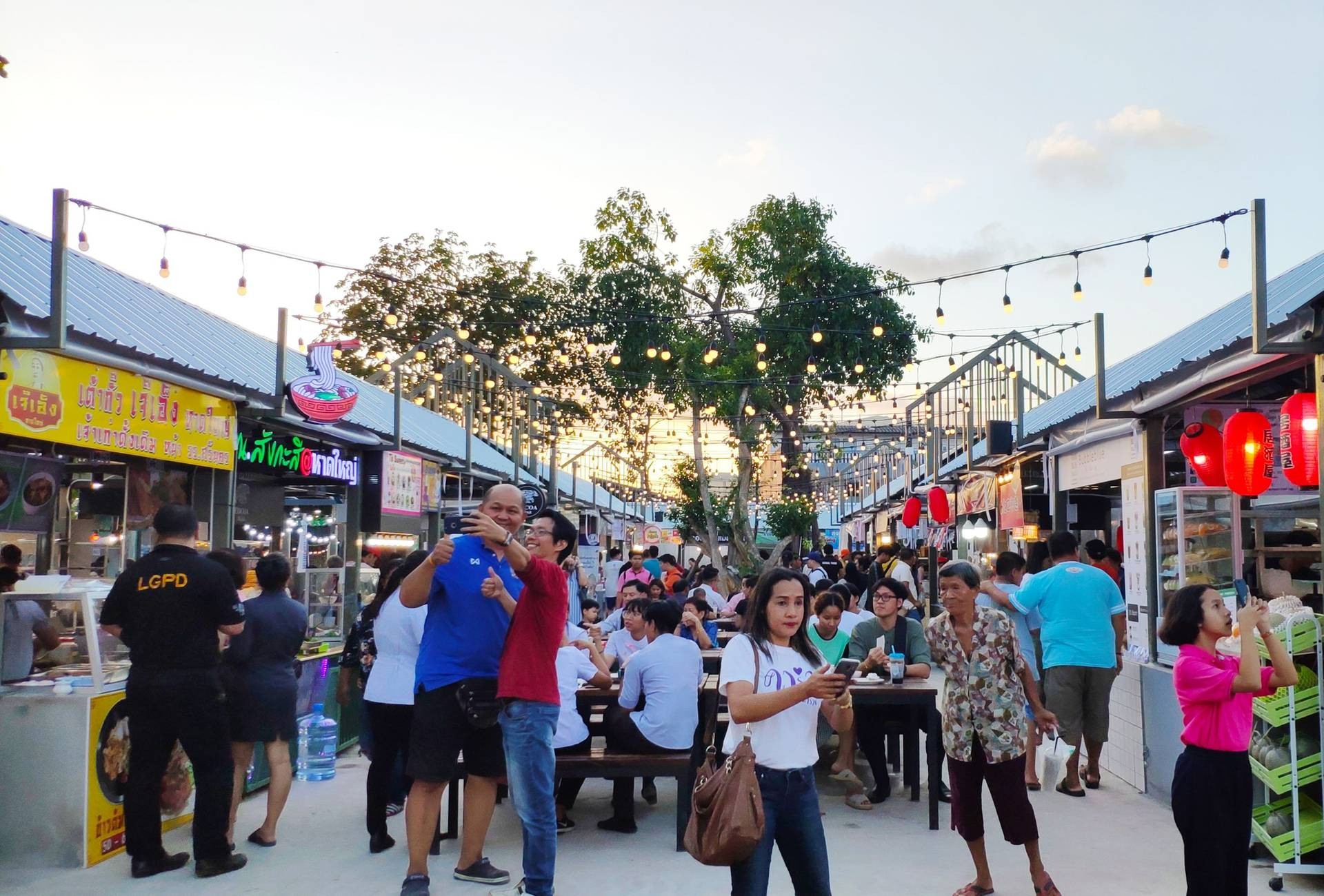 MAKINTA NIGHT MARKET