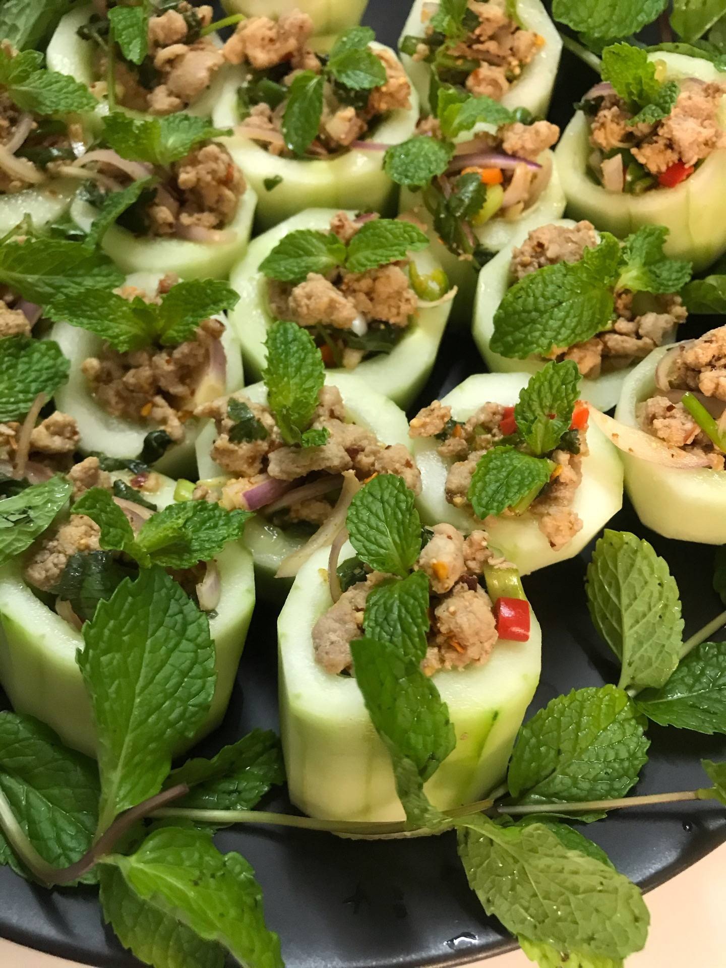 ลาบหมูในถ้วยแตงร้าน