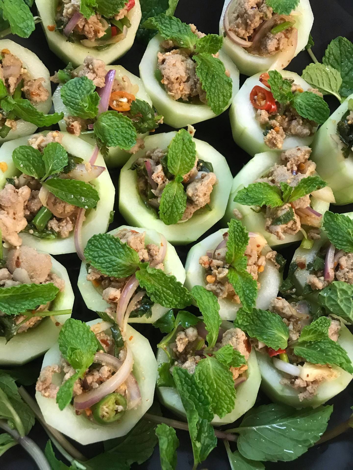 ลาบหมูในถ้วยแตงร้าน