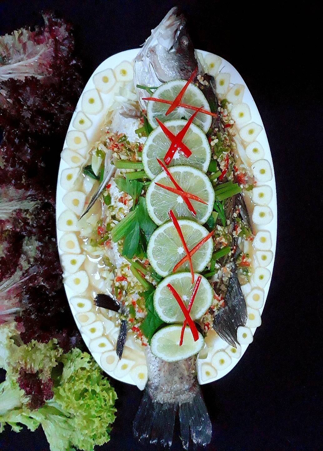 ปลากระพงนึ่งมะนาว Pla Neung Manao 