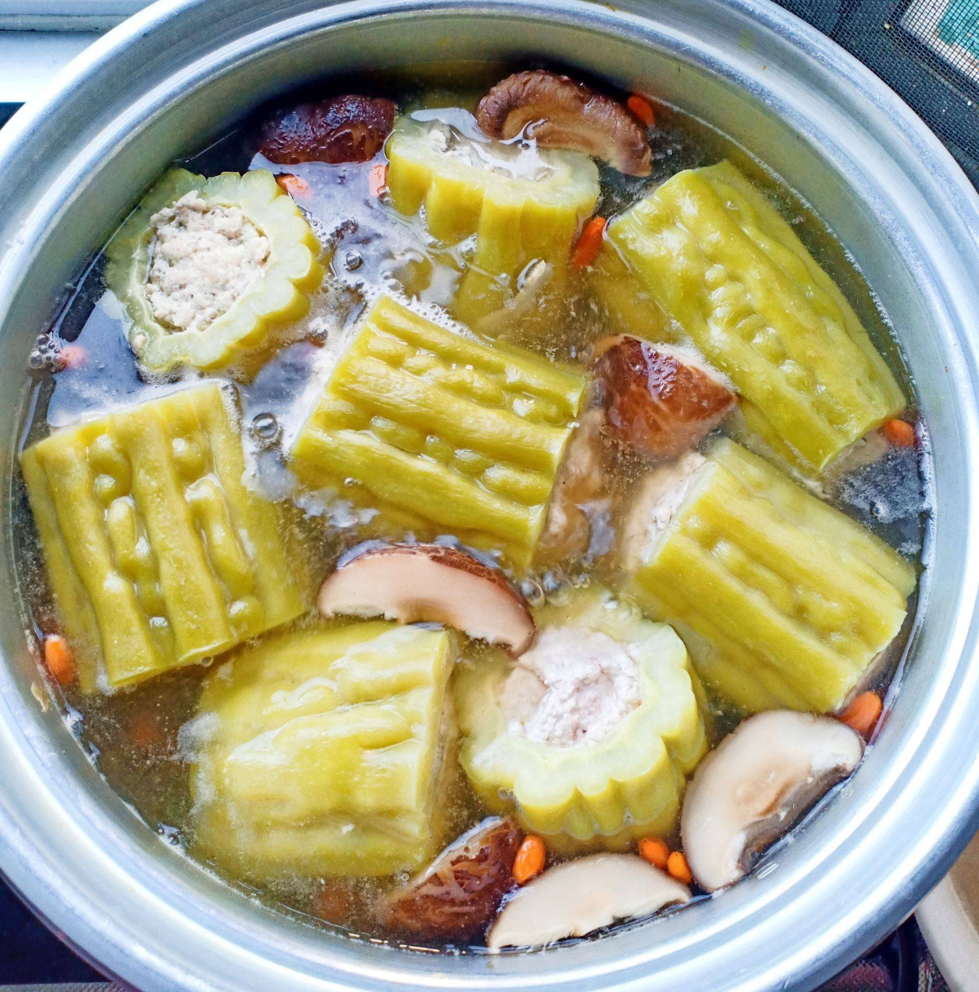 ต้มมะระยัดไส้หมูตุ๋นยาจีน