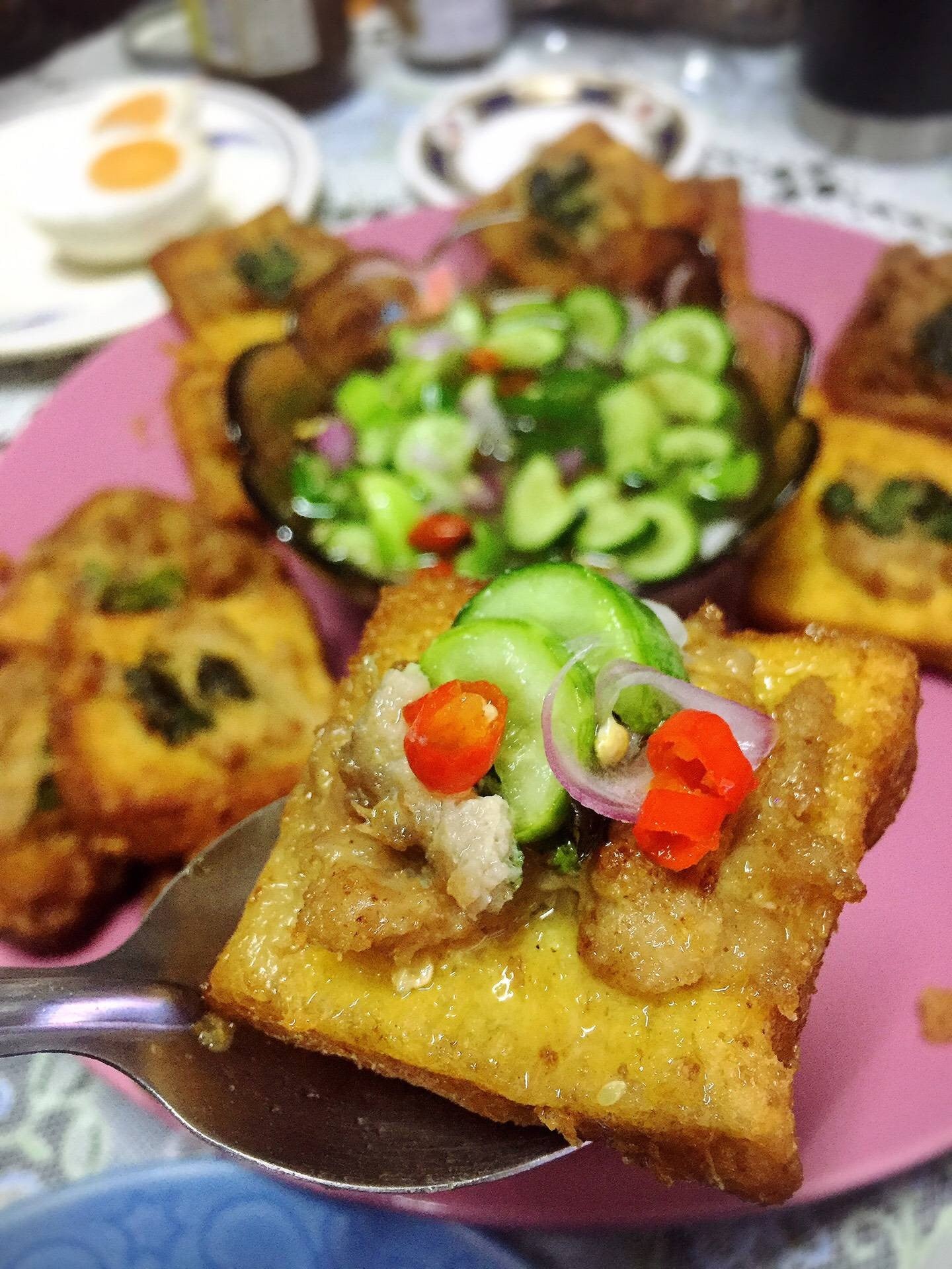 ขนมปังหน้าหมูน้ำจิ้มอาจาด