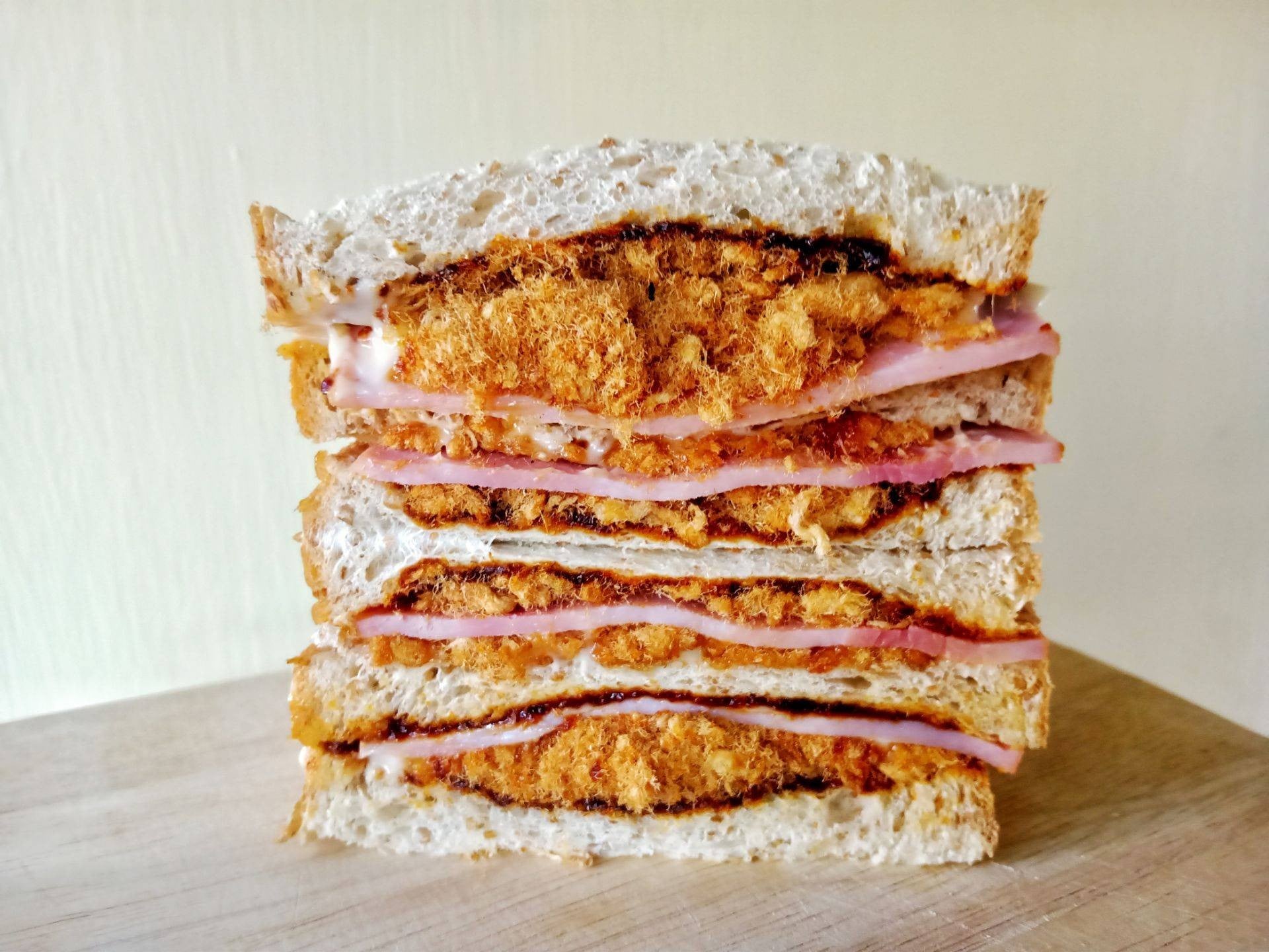 แซนวิชแฮมพริกเผาหมูหยอง