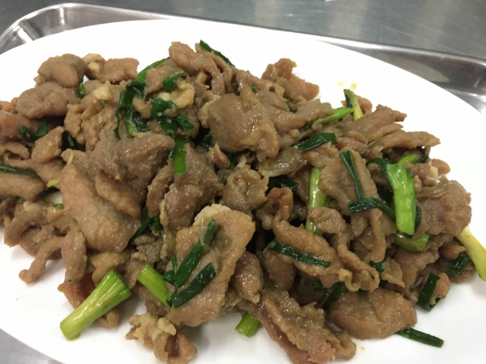 หมูผัดต้นหอม