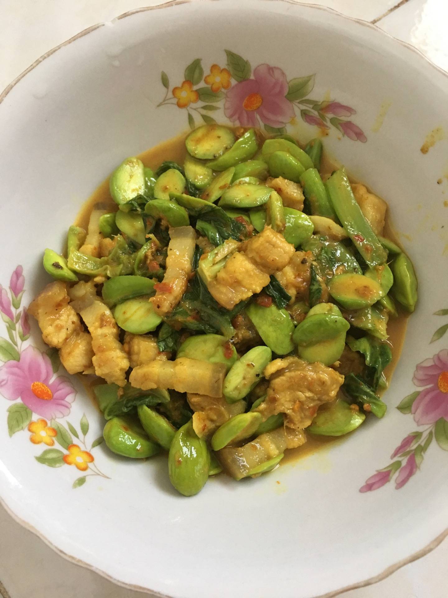 ผัดเผ็ดหมูสะตอคะน้า