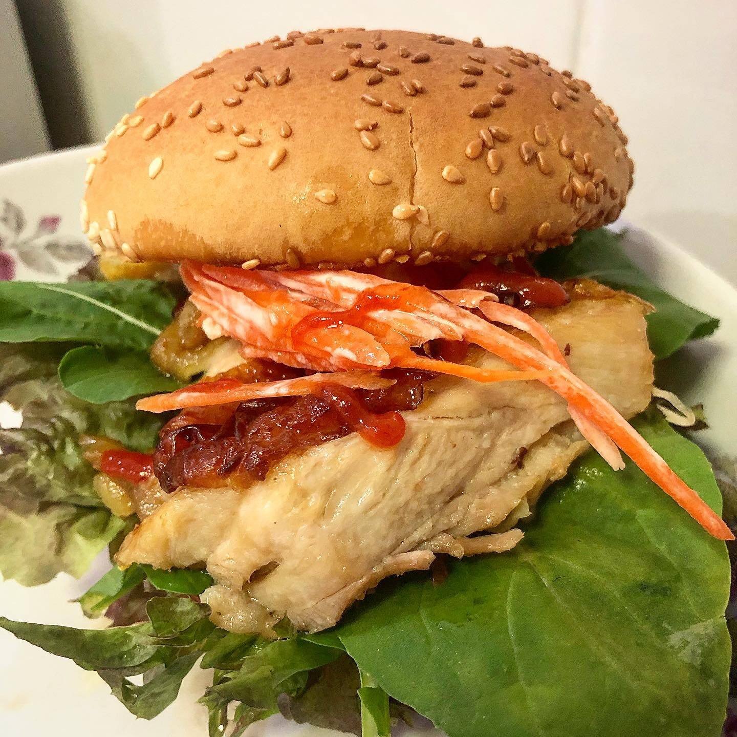 WFH Kitchen: เบอร์เกอร์ไก่ย่าง จัดไปอย่าให้เสีย!!!
