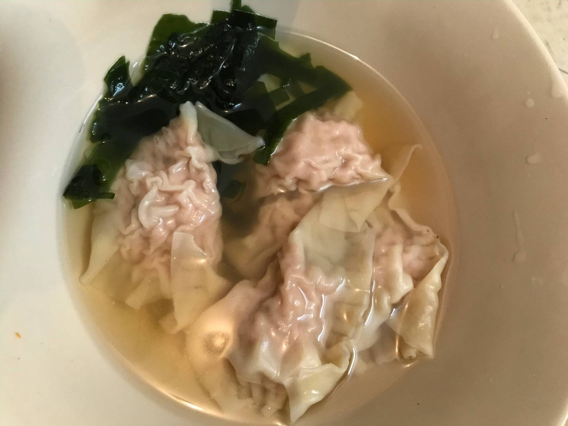 เกี๊ยวน้ำหมูเด้งซุปสาหร่าย
